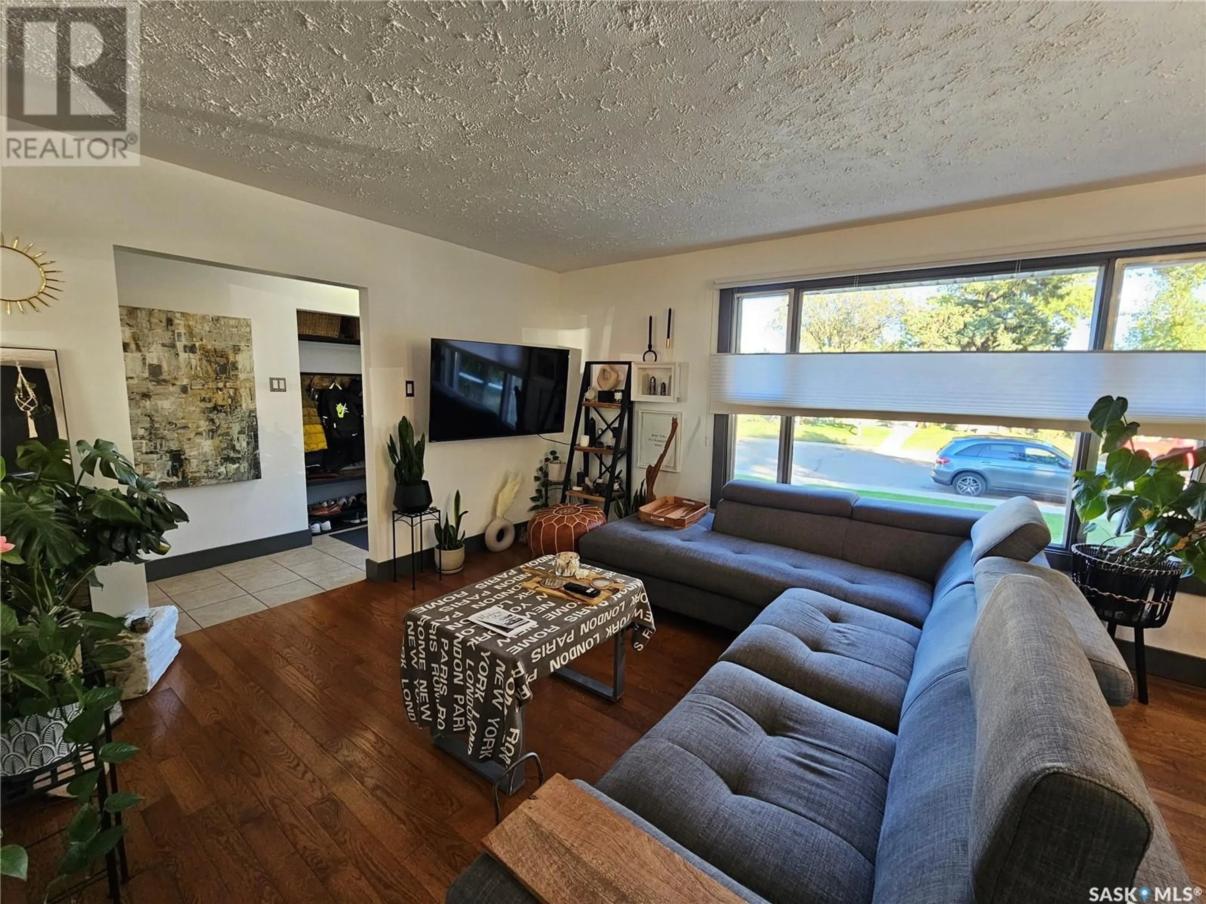 Living room for 320 3rd AVENUE SE, Swift Current Saskatchewan S9H3K7