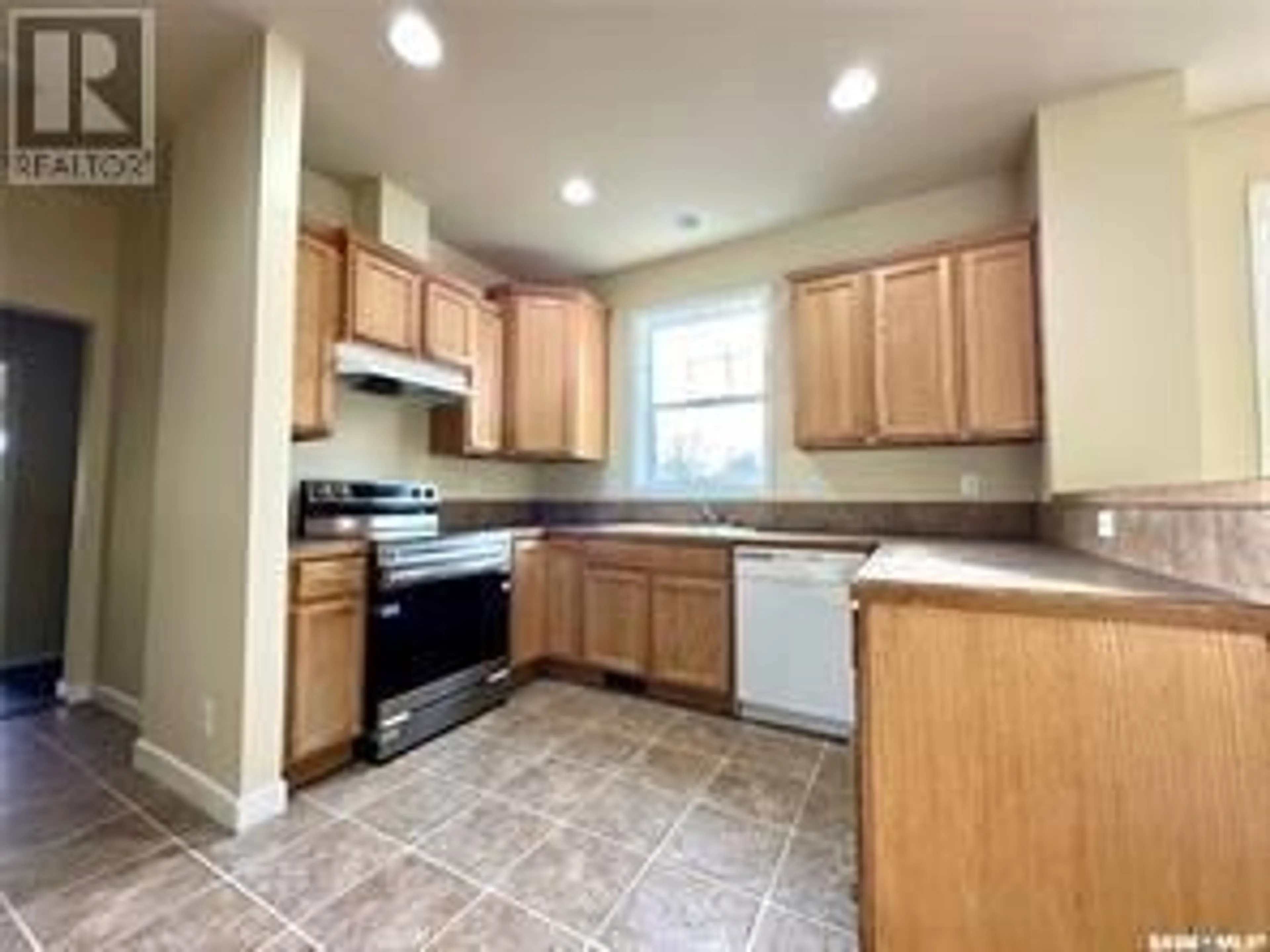 Standard kitchen, wood floors, cottage for 336 T AVENUE S, Saskatoon Saskatchewan S7M3B1