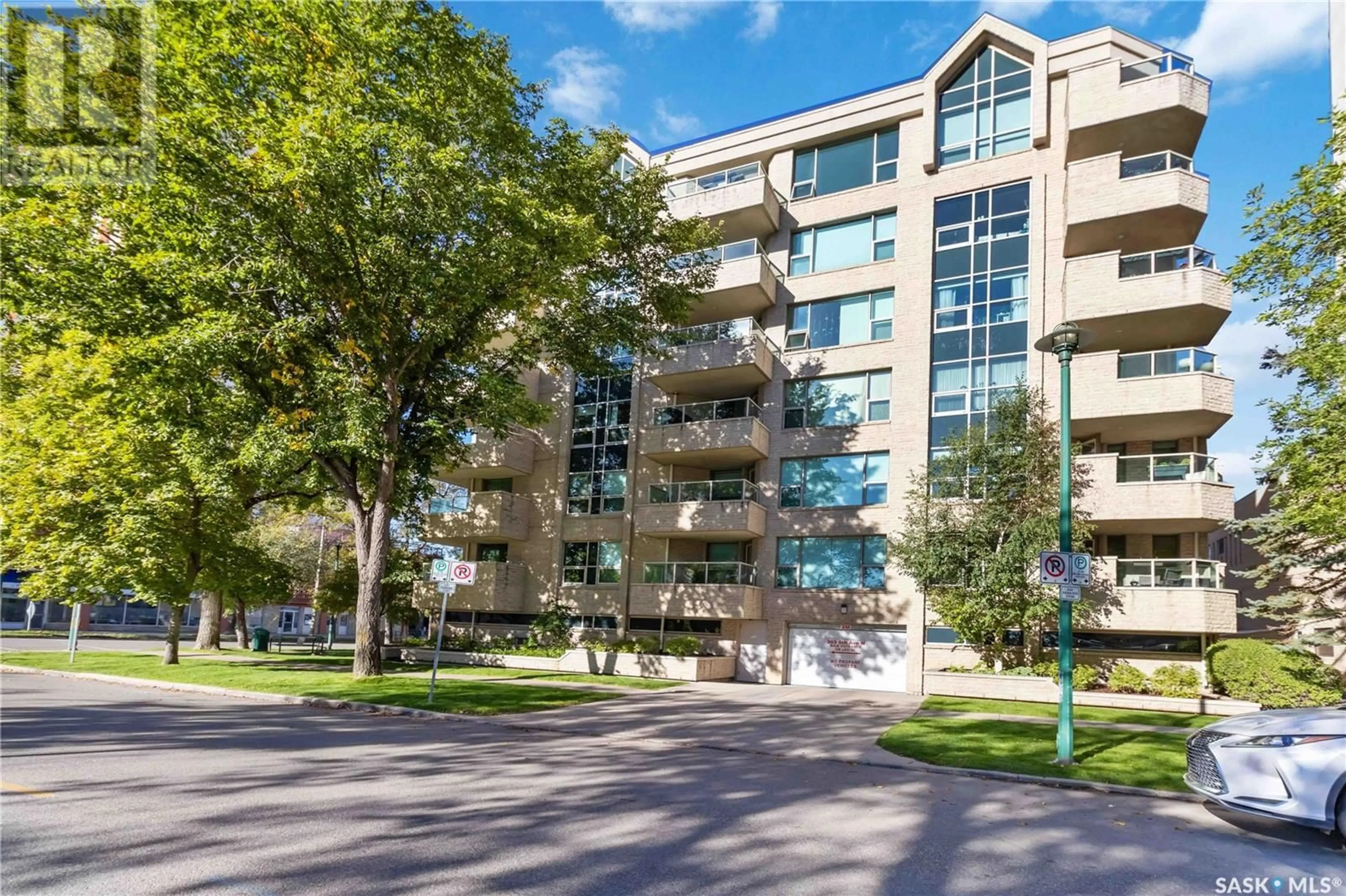 A pic from exterior of the house or condo, the street view for 403 303 5th AVENUE N, Saskatoon Saskatchewan S7K2P6