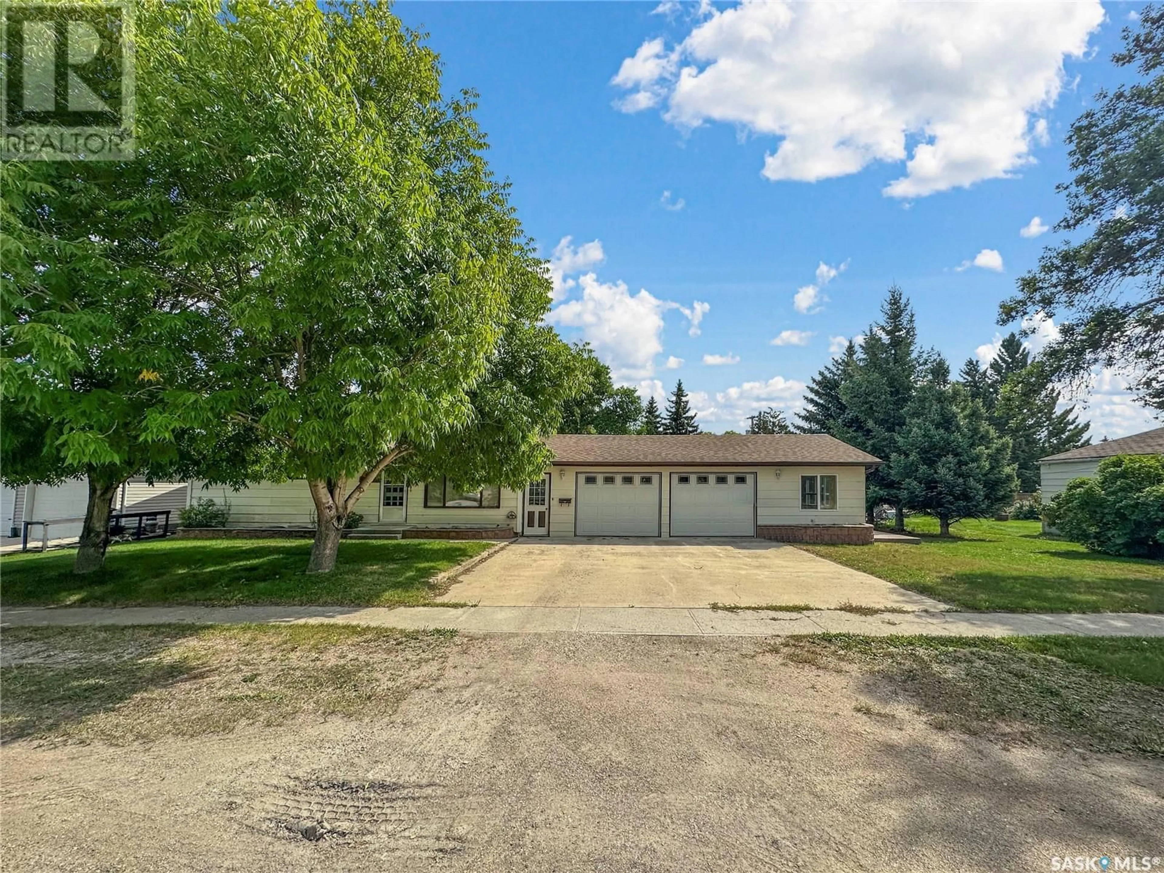 Frontside or backside of a home for 807 Elsinore STREET, Whitewood Saskatchewan S0G5C0