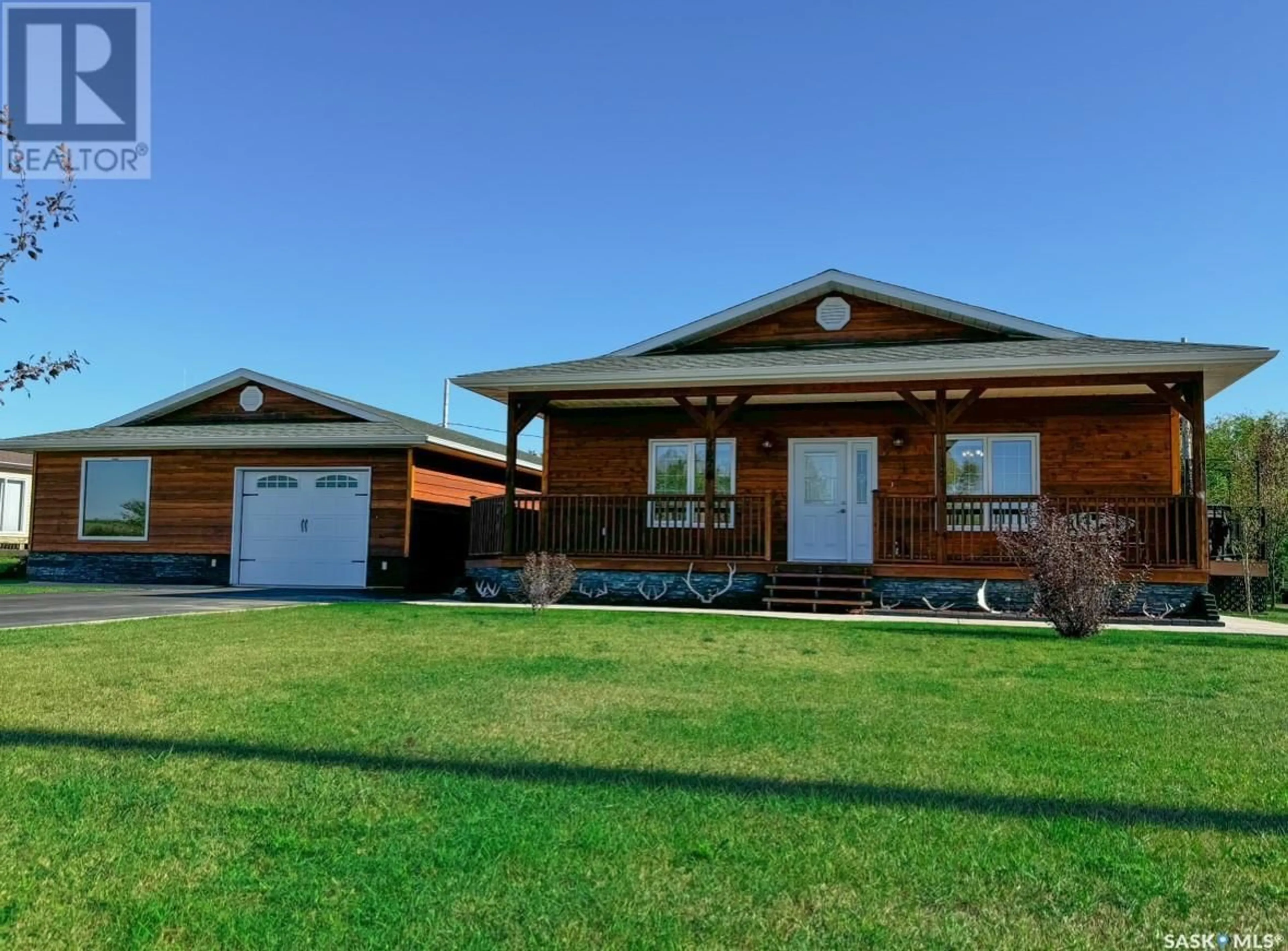 Frontside or backside of a home for 402 Railway AVENUE N, Lampman Saskatchewan S0C1N0