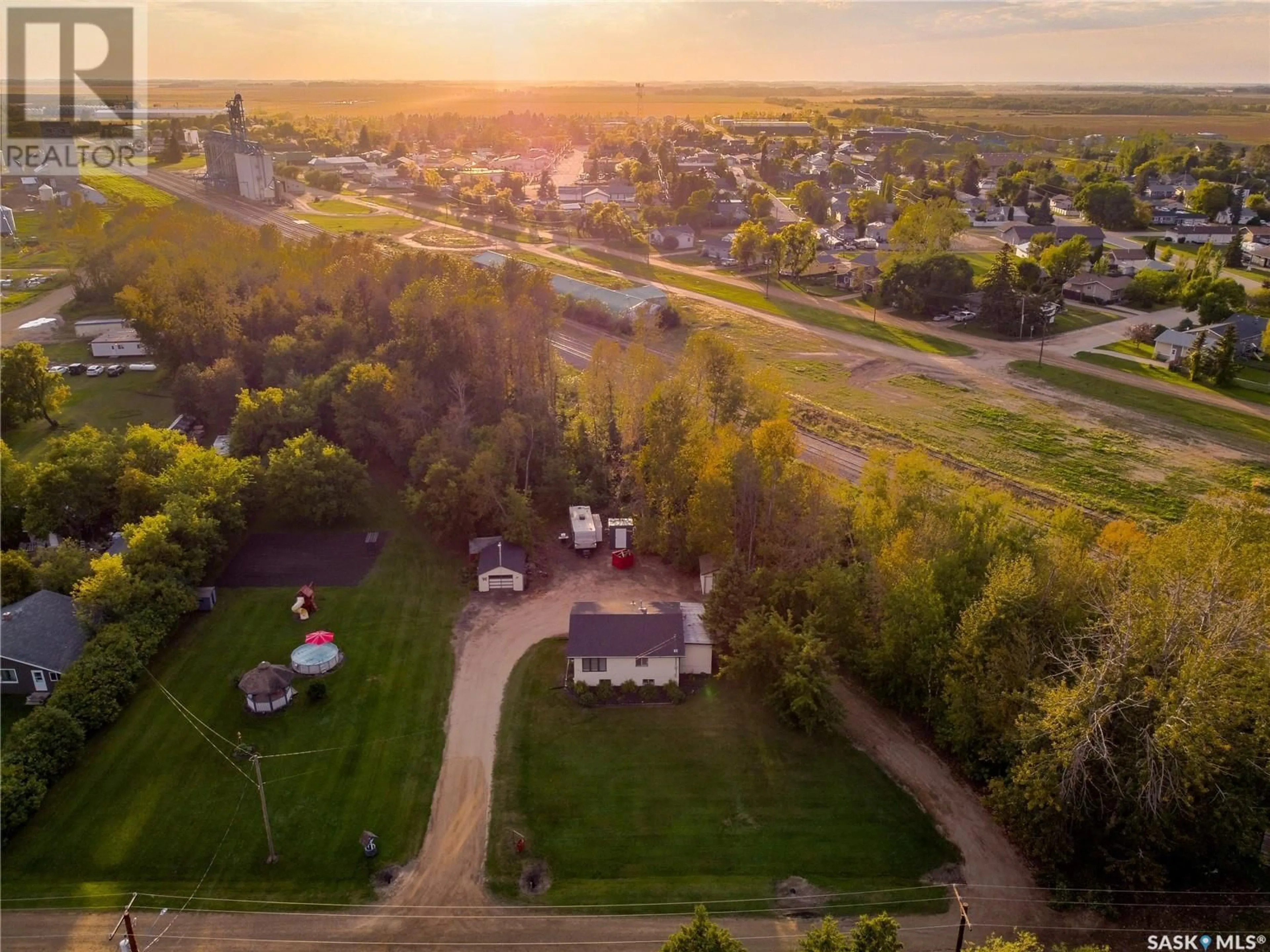 Frontside or backside of a home, the street view for 507 Parkdale STREET, Carrot River Saskatchewan S0E0L0