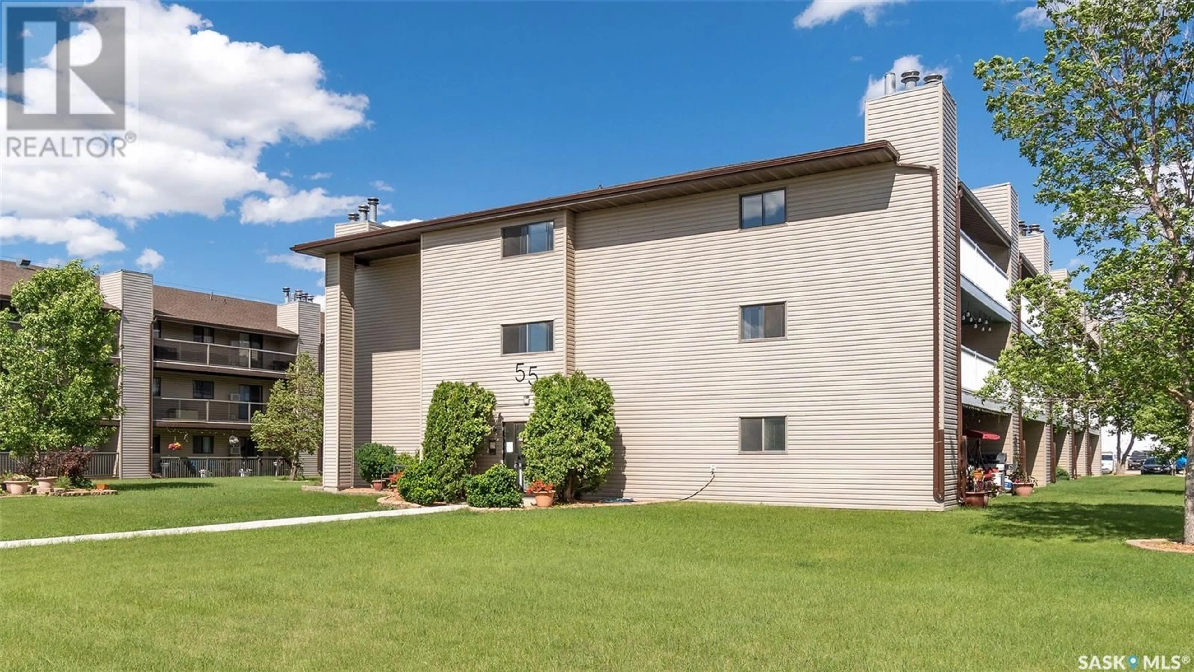 A pic from exterior of the house or condo, the front or back of building for 206 55 Wood lily DRIVE, Moose Jaw Saskatchewan S6J1H1