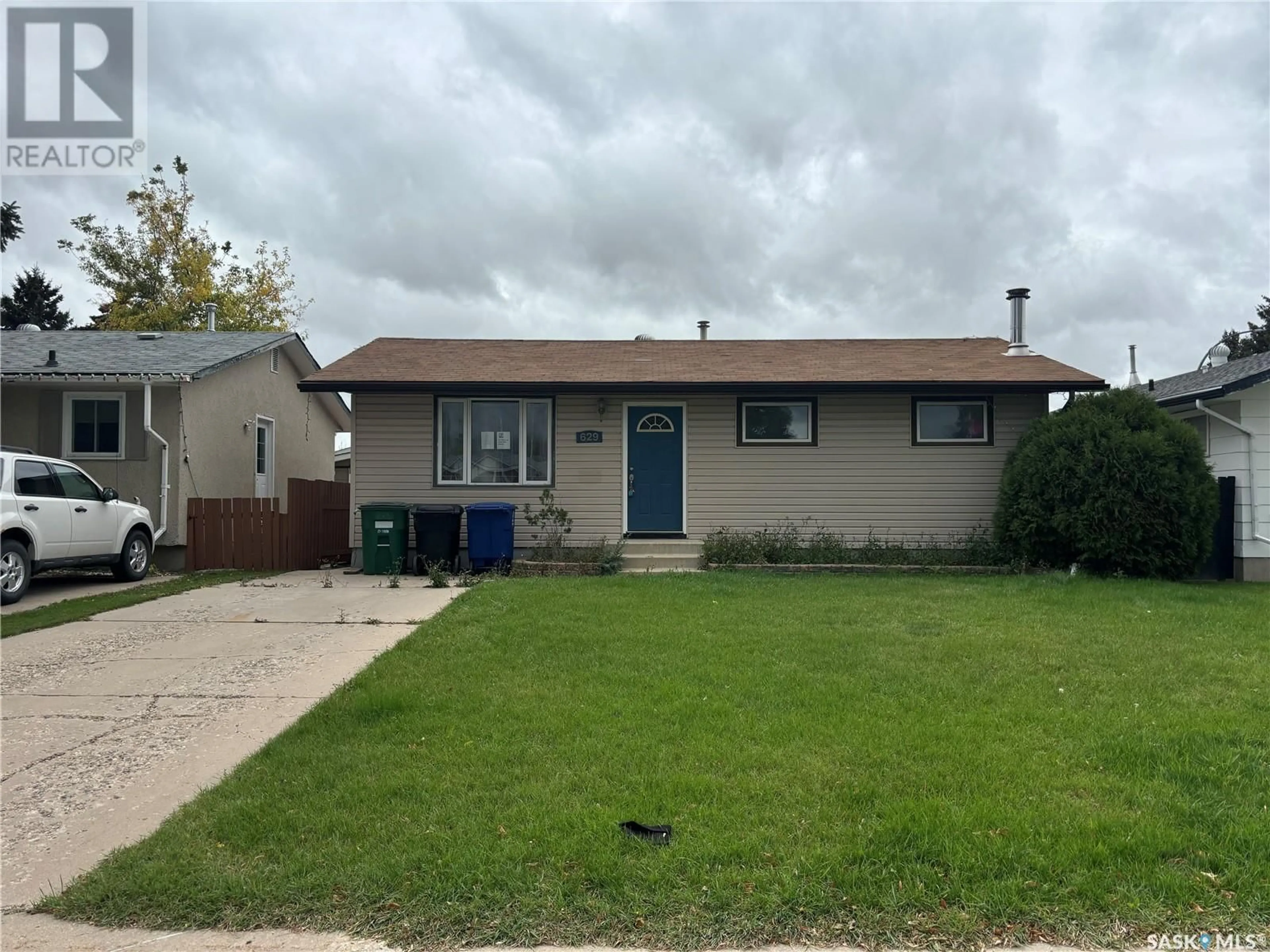 Frontside or backside of a home for 629 Lisgar AVENUE, Saskatoon Saskatchewan S7L5H1