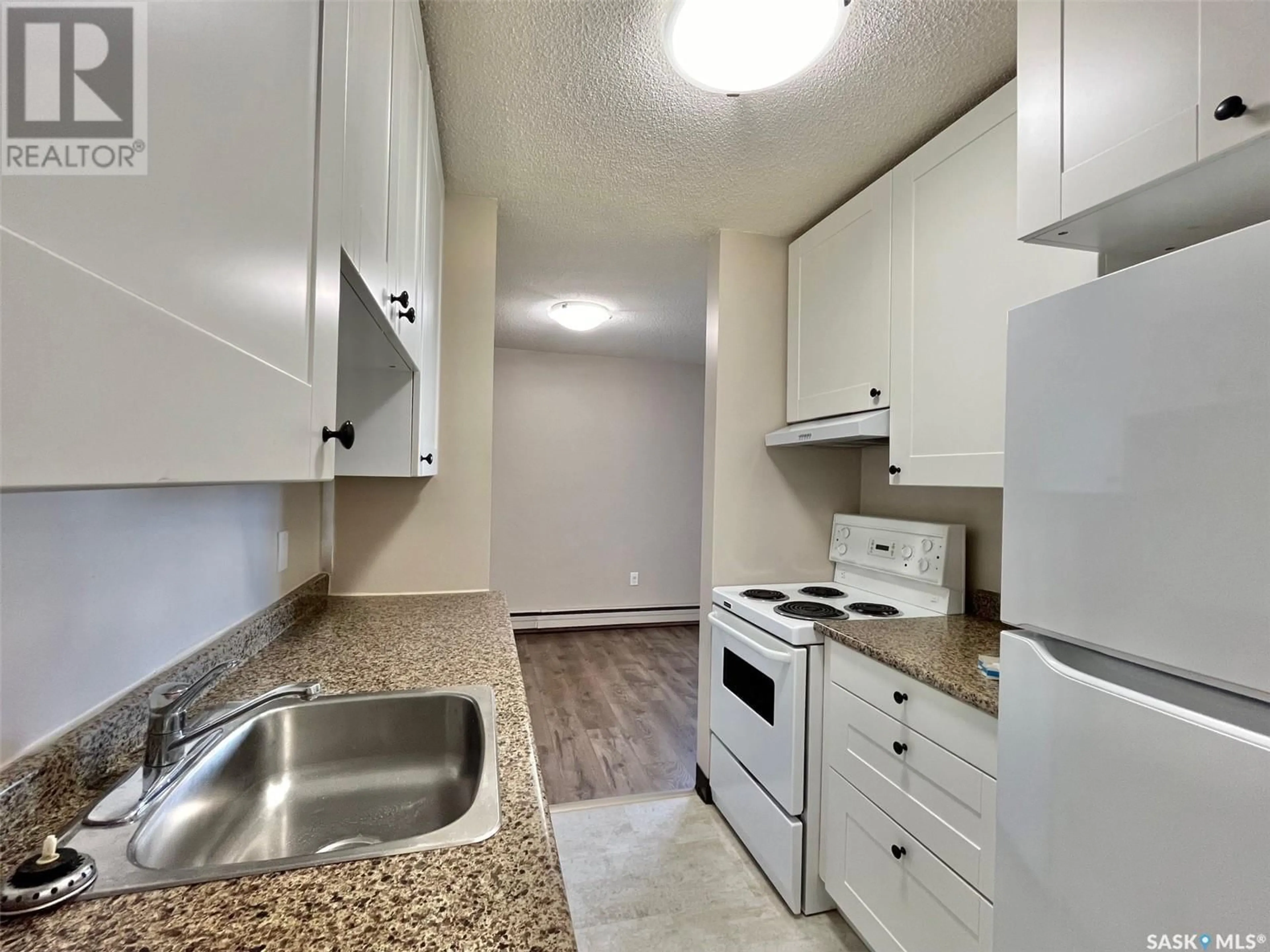 Standard kitchen for 629 65 Westfield DRIVE, Regina Saskatchewan S4S6A3