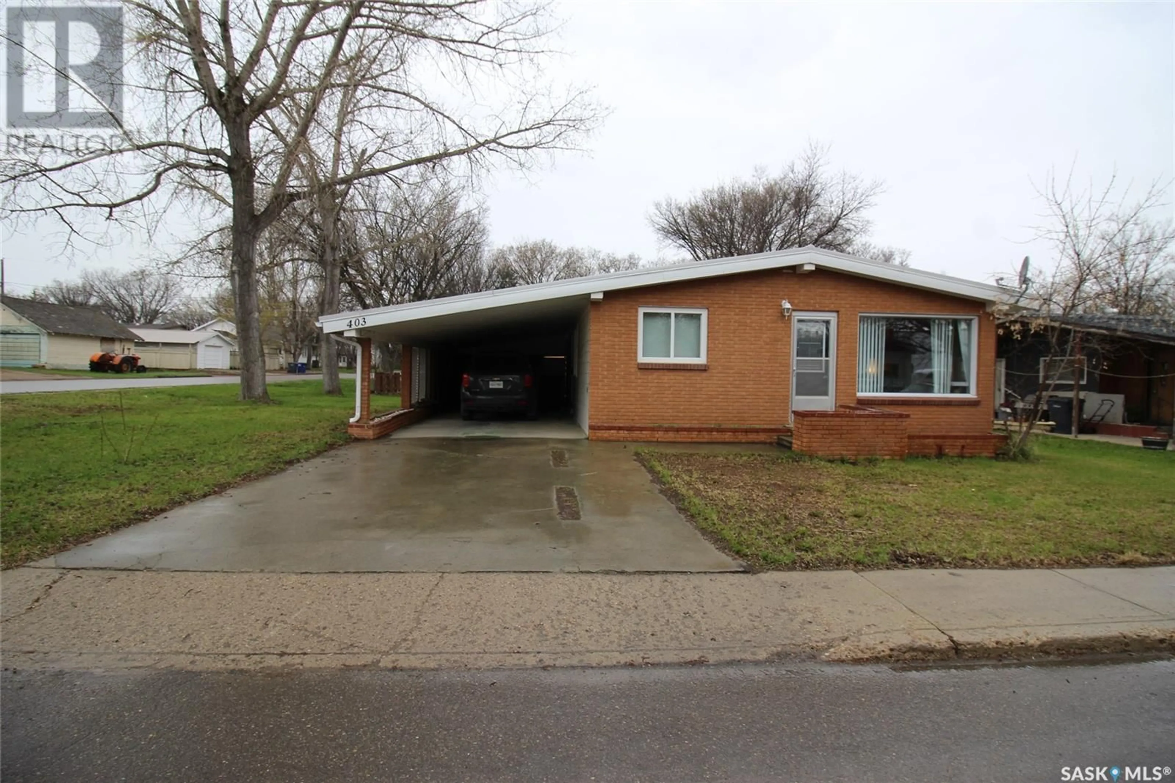 Frontside or backside of a home for 403 1st STREET W, Shaunavon Saskatchewan S0N2M0