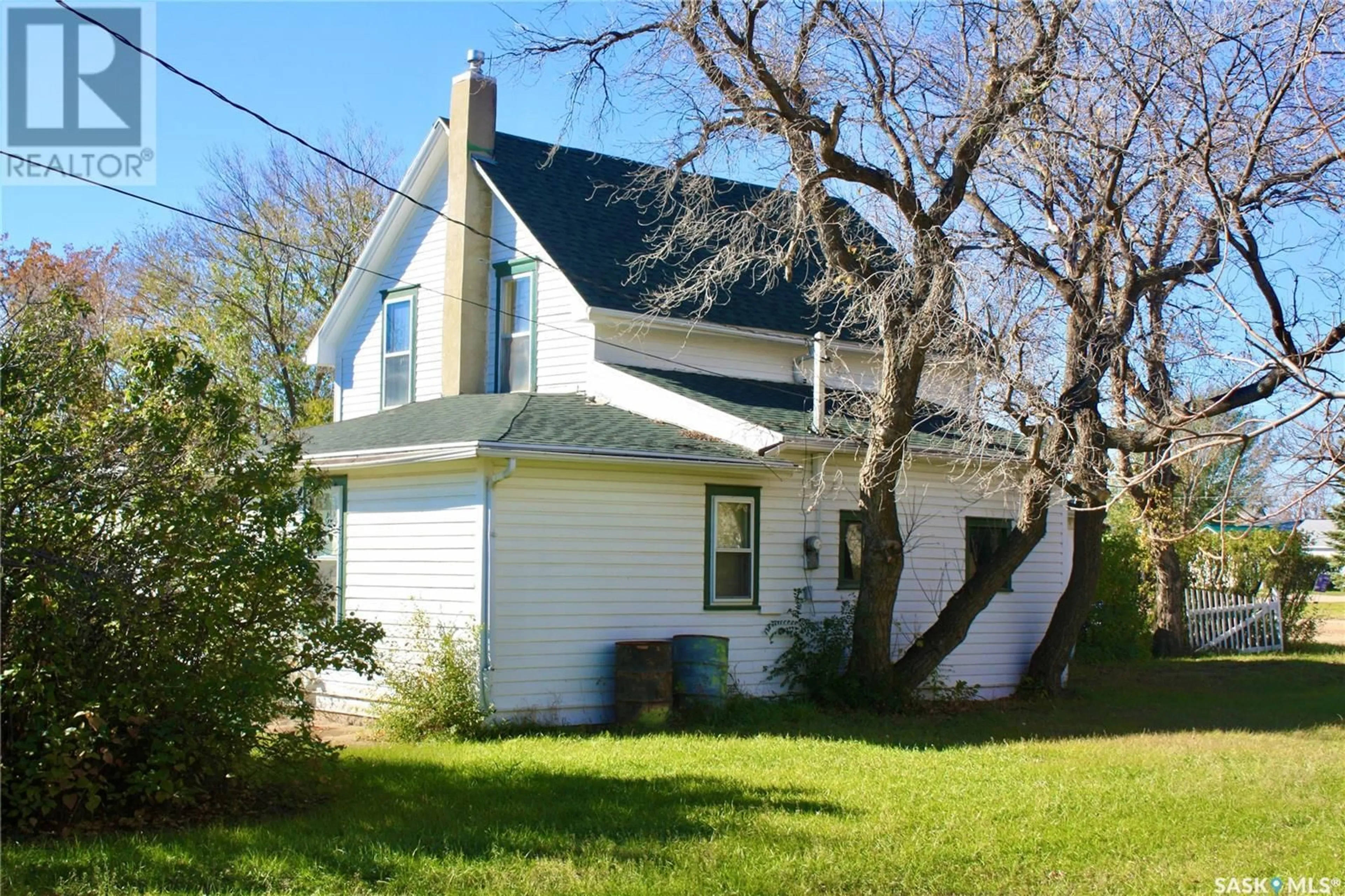 Cottage for 301 Washington AVENUE, Hanley Saskatchewan S0G2E0