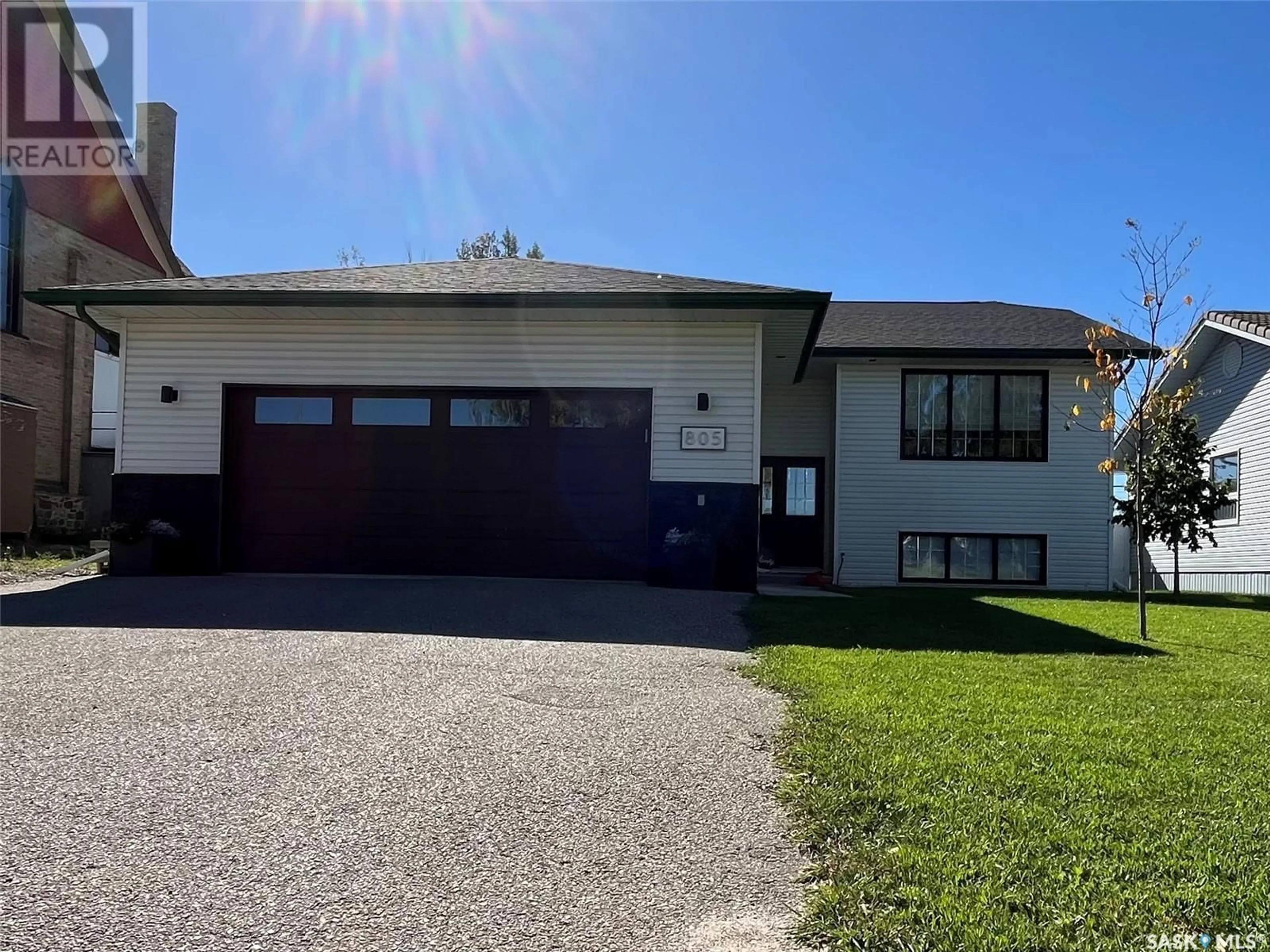 Frontside or backside of a home for 805 Windover AVENUE, Moosomin Saskatchewan S0G3N0