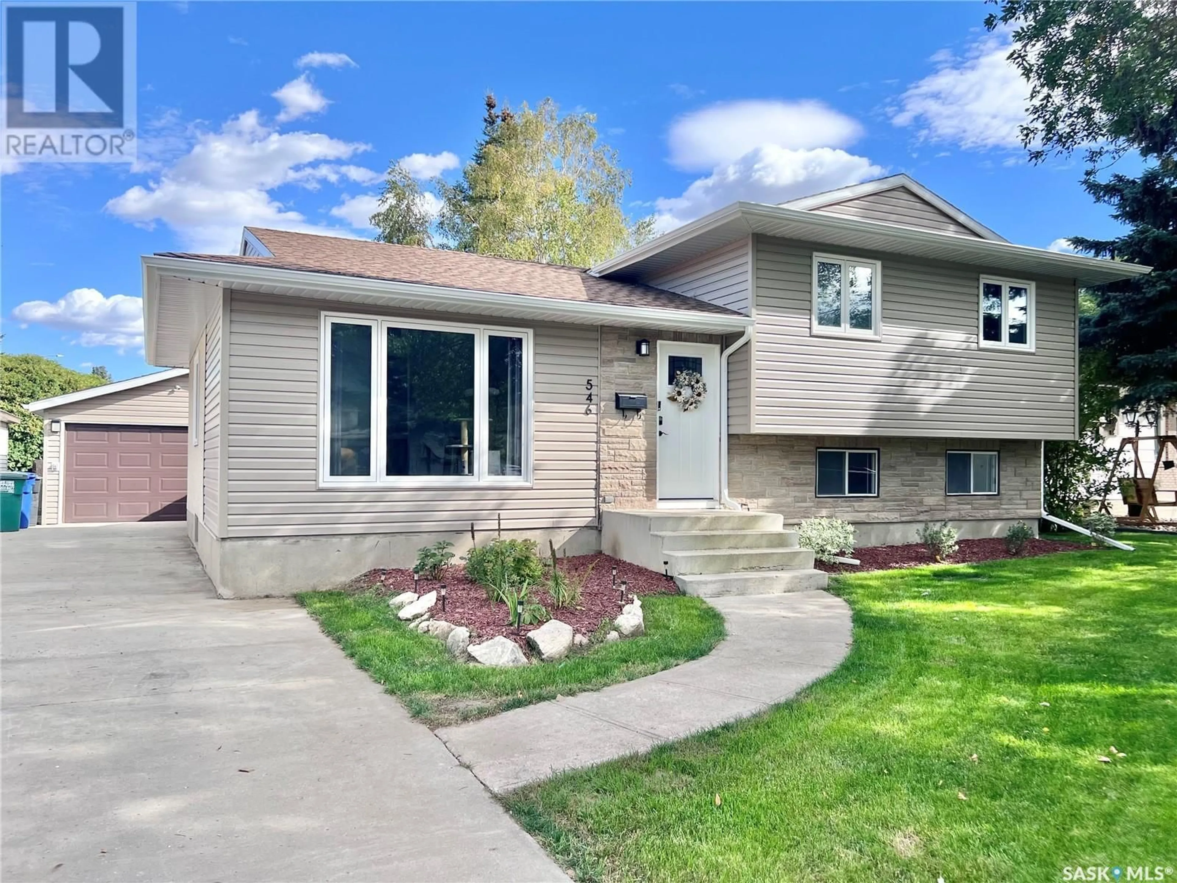 Frontside or backside of a home for 546 Highlands TERRACE, Saskatoon Saskatchewan S7H4Y6