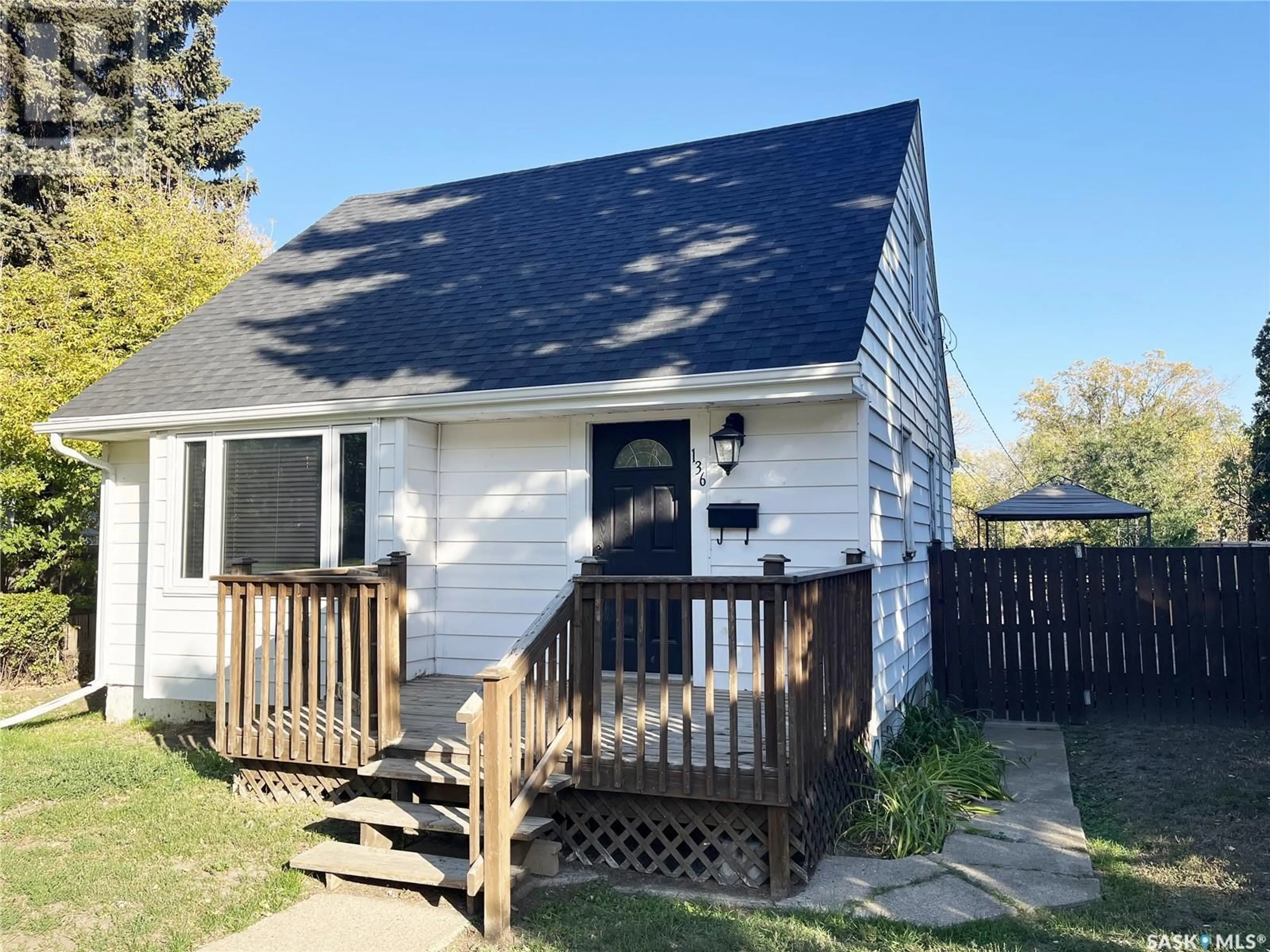 Frontside or backside of a home for 136 Iroquois STREET E, Moose Jaw Saskatchewan S6H4T2