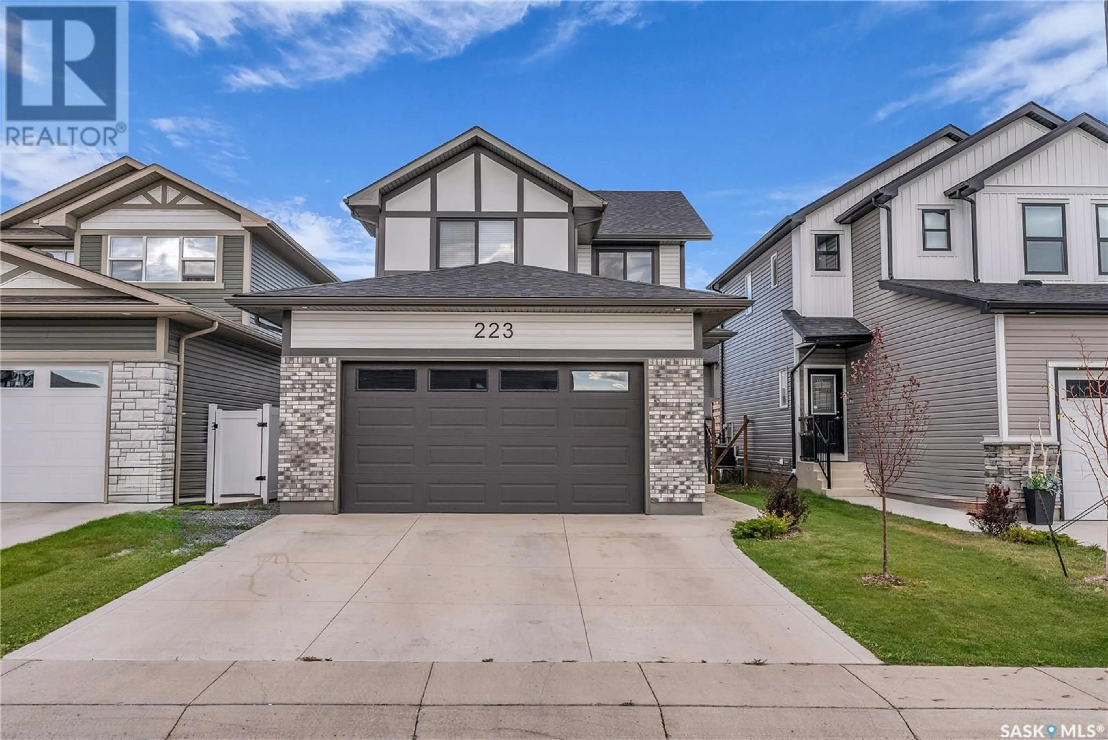 Frontside or backside of a home, the street view for 223 Skopik CRESCENT, Saskatoon Saskatchewan S7V0V7