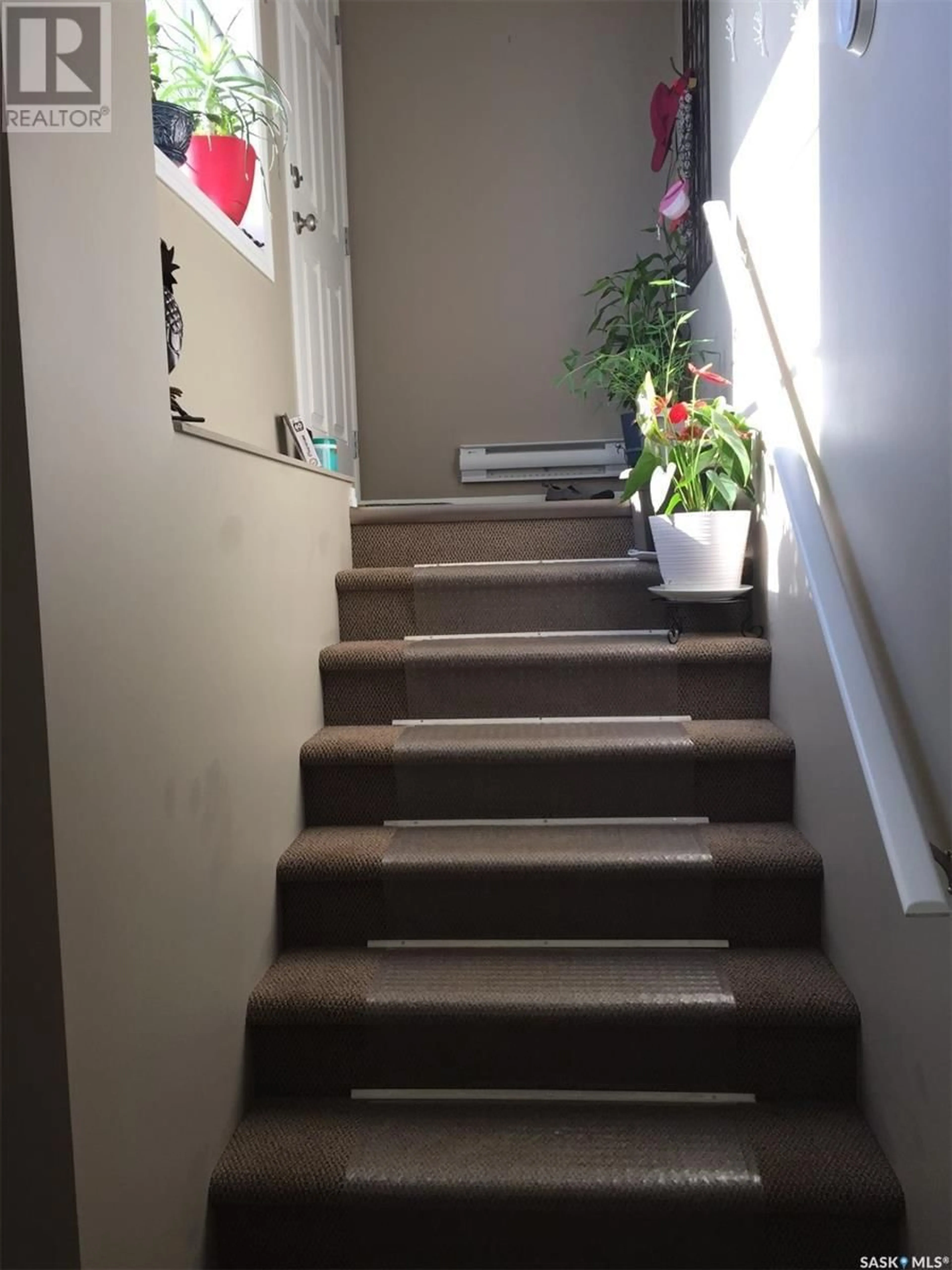Stairs for 1 - 1507 19TH STREET, Saskatoon Saskatchewan S7M3H1