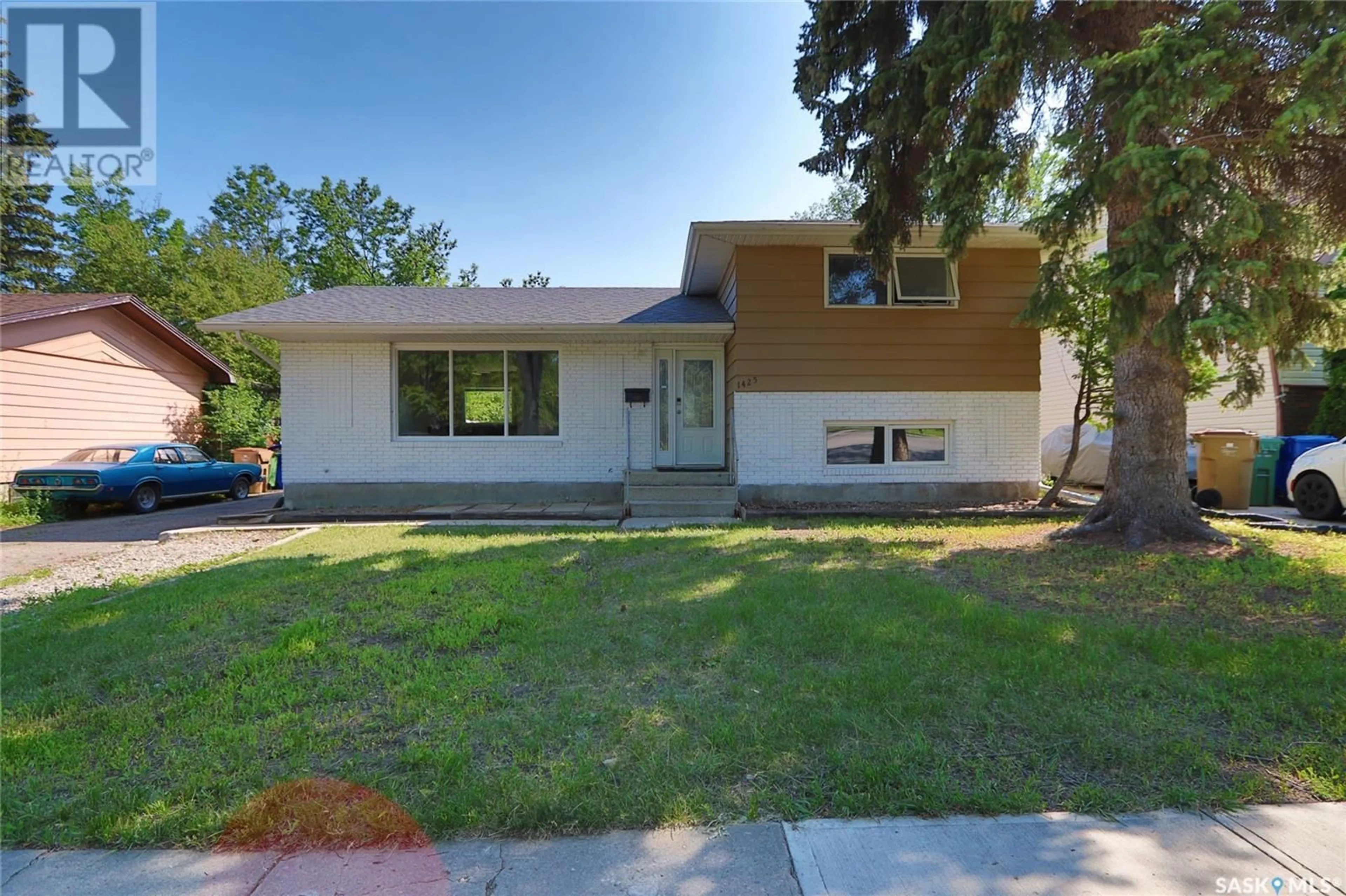 Frontside or backside of a home for 1425 Parker AVENUE, Regina Saskatchewan S4S4R7