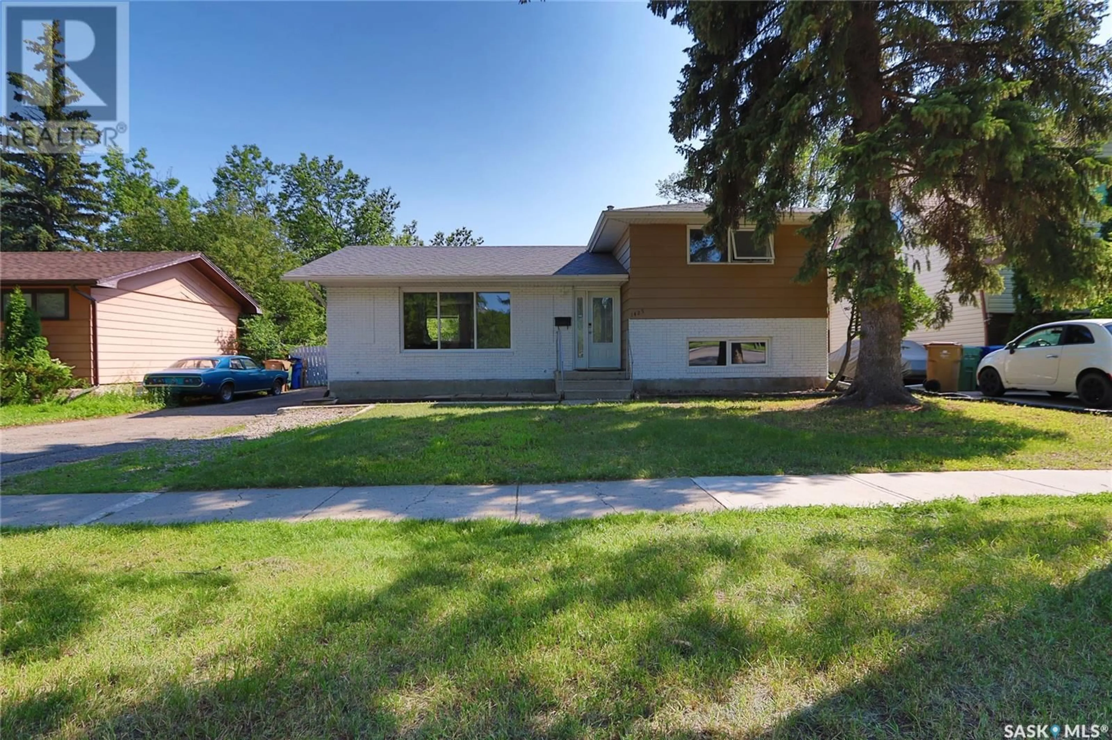 Frontside or backside of a home for 1425 Parker AVENUE, Regina Saskatchewan S4S4R7