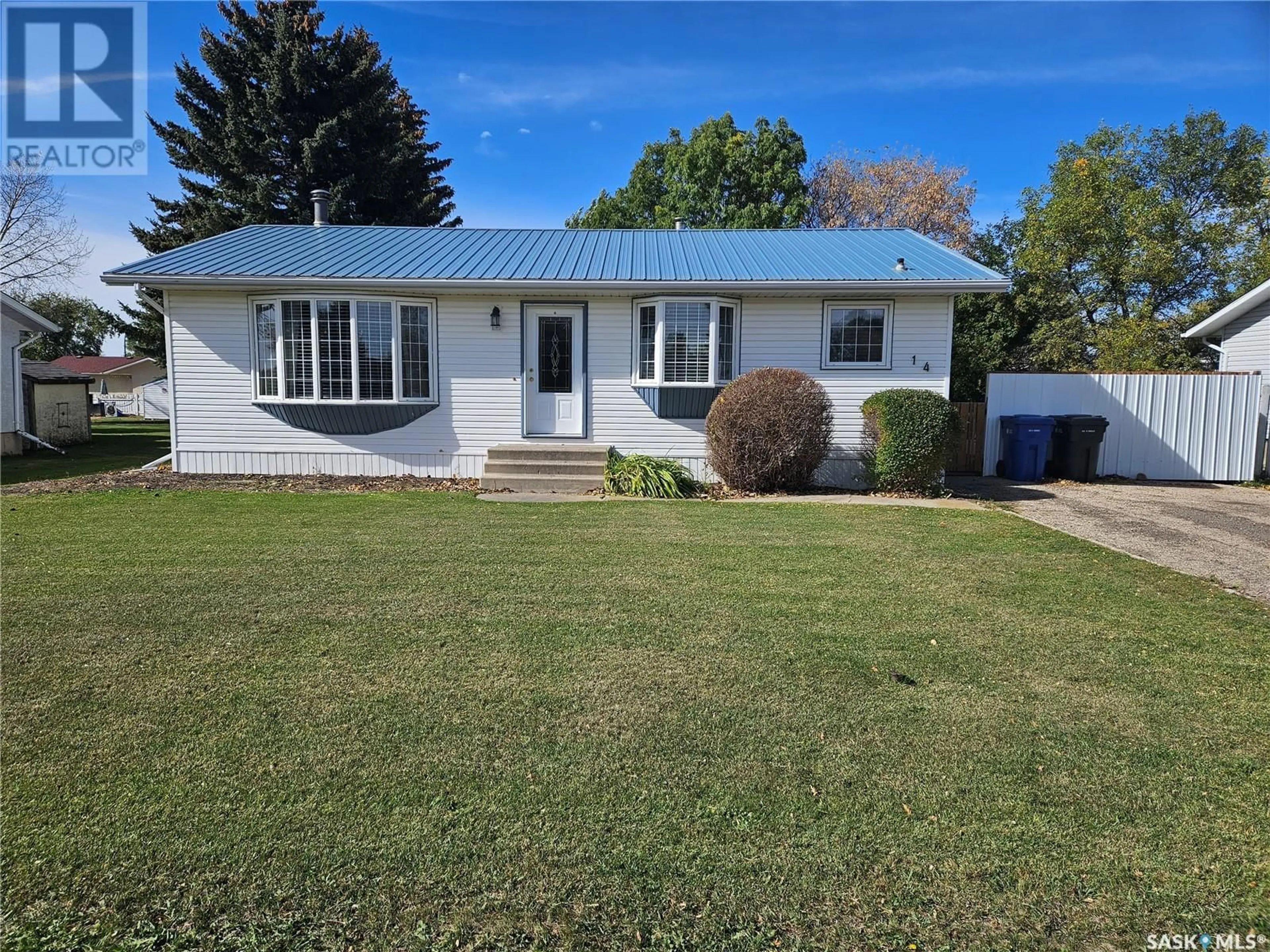 Frontside or backside of a home for 14 Macrae BAY, Carlyle Saskatchewan S0C0R0