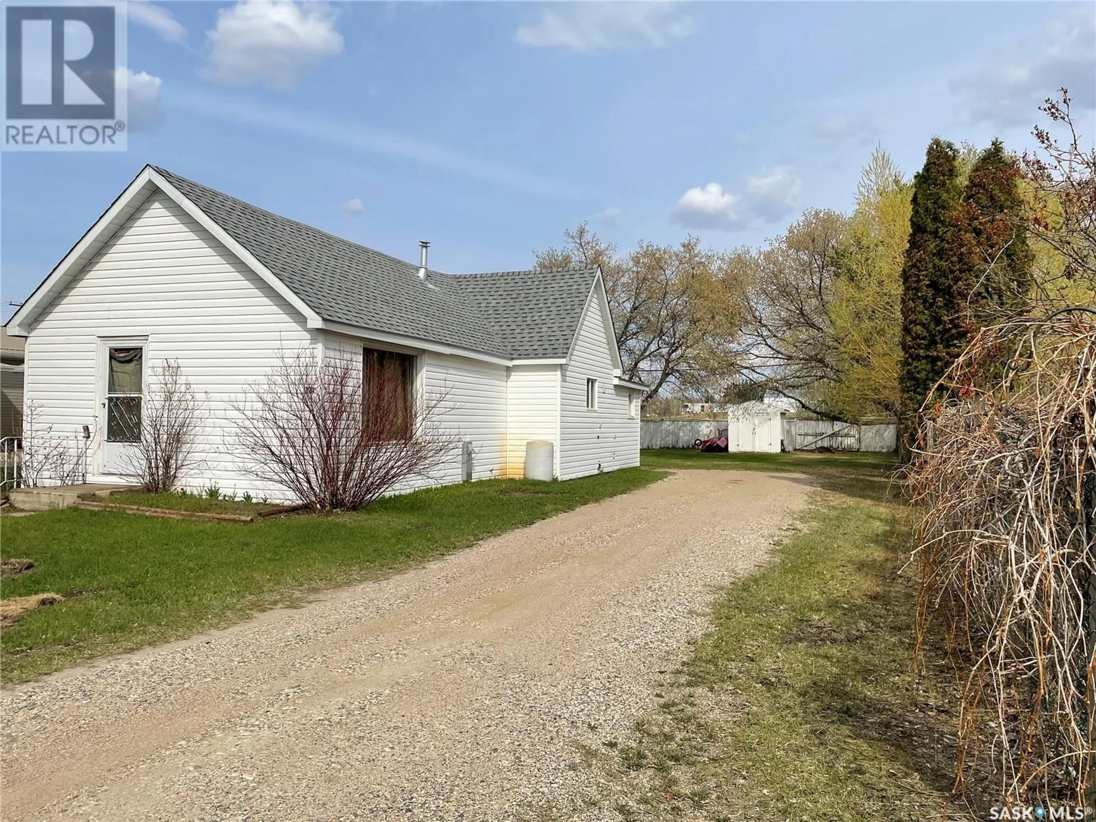 Frontside or backside of a home for 113 6th STREET N, Nipawin Saskatchewan S0E1E0