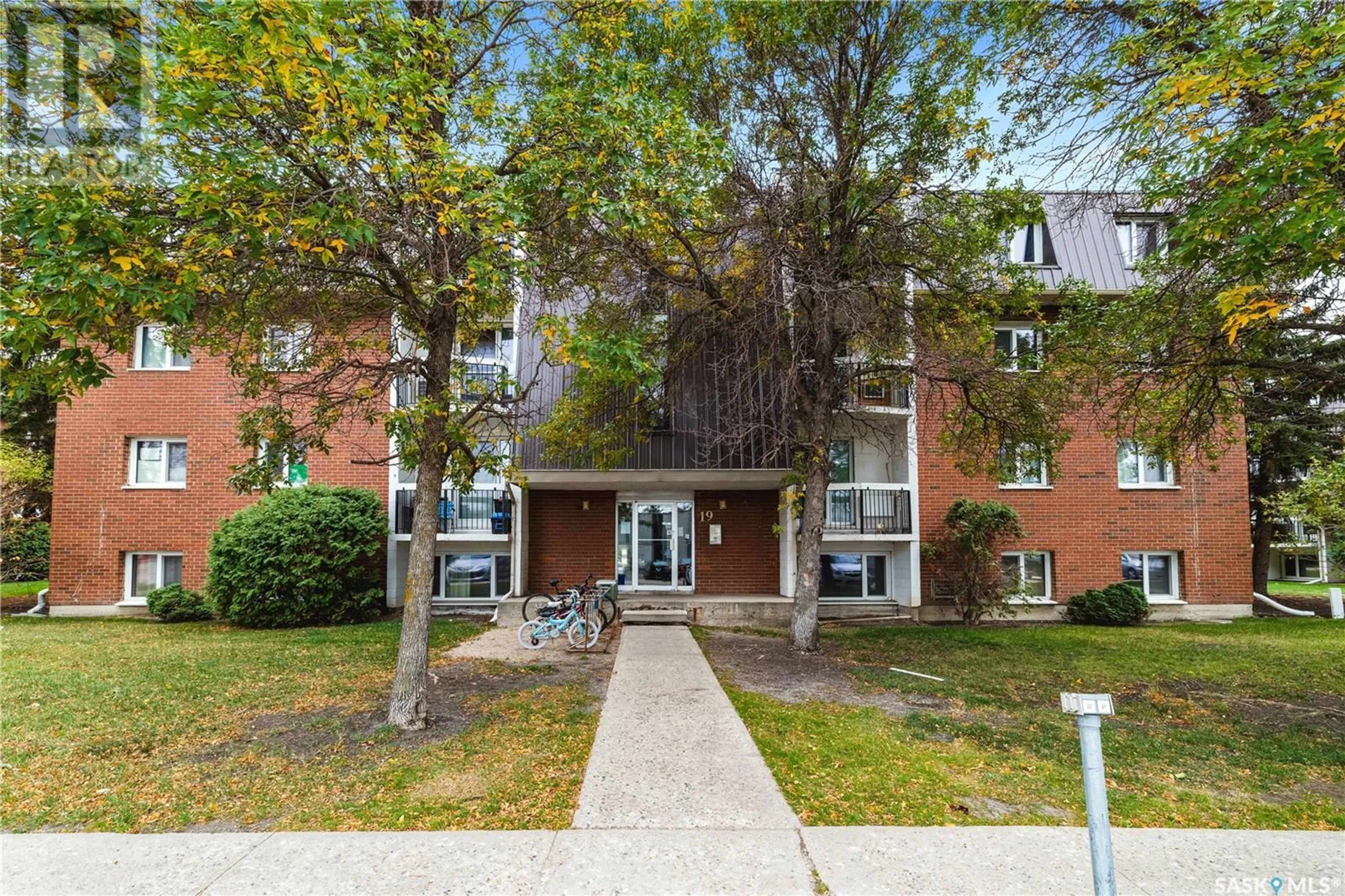 A pic from exterior of the house or condo, the front or back of building for 13 19 CENTENNIAL STREET, Regina Saskatchewan S4S6K7