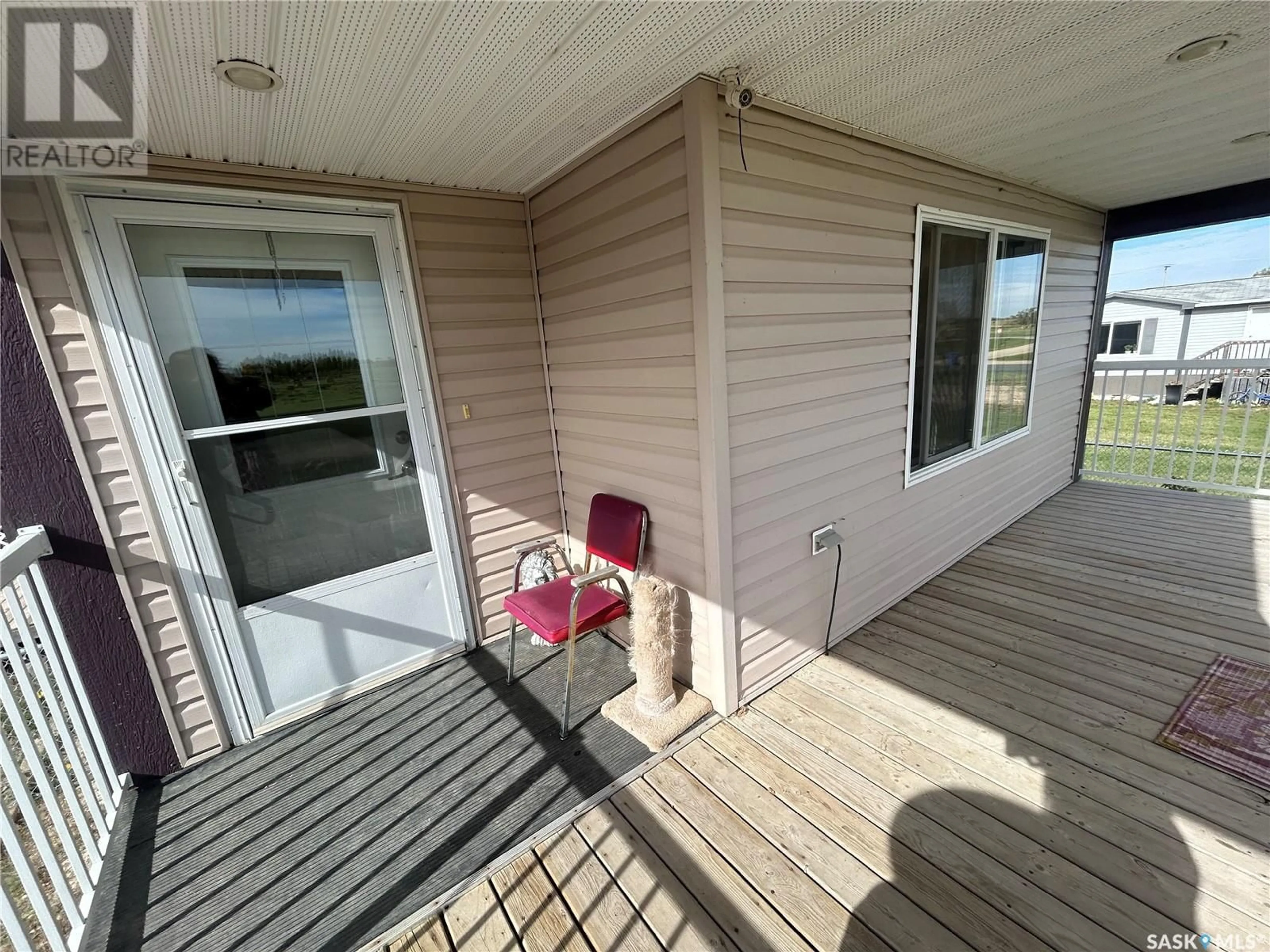 Patio for 187 Robinson AVENUE, Macoun Saskatchewan S0C1P0