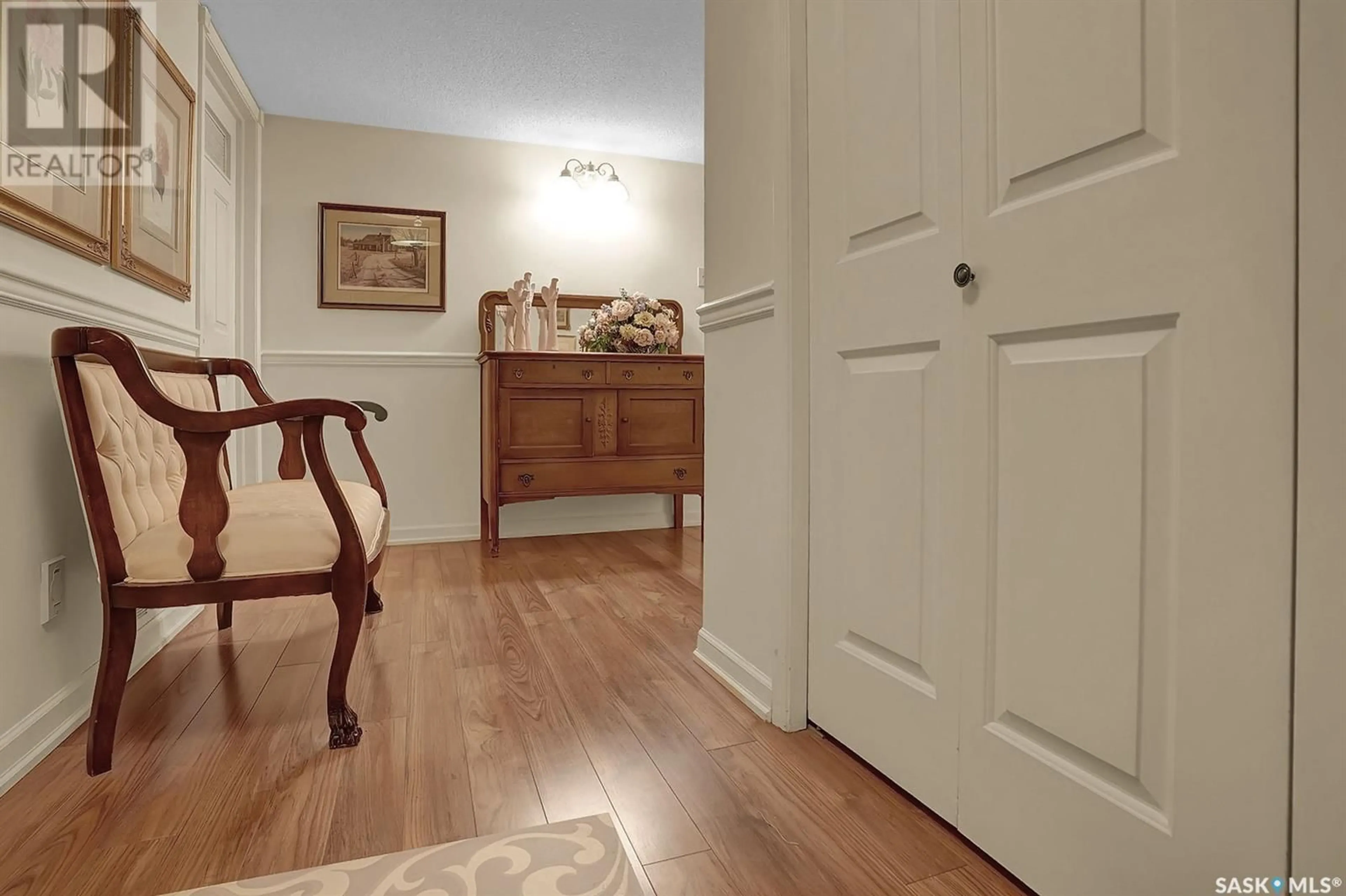 Indoor entryway, wood floors for 201 2315 Cornwall STREET, Regina Saskatchewan S4P2L4