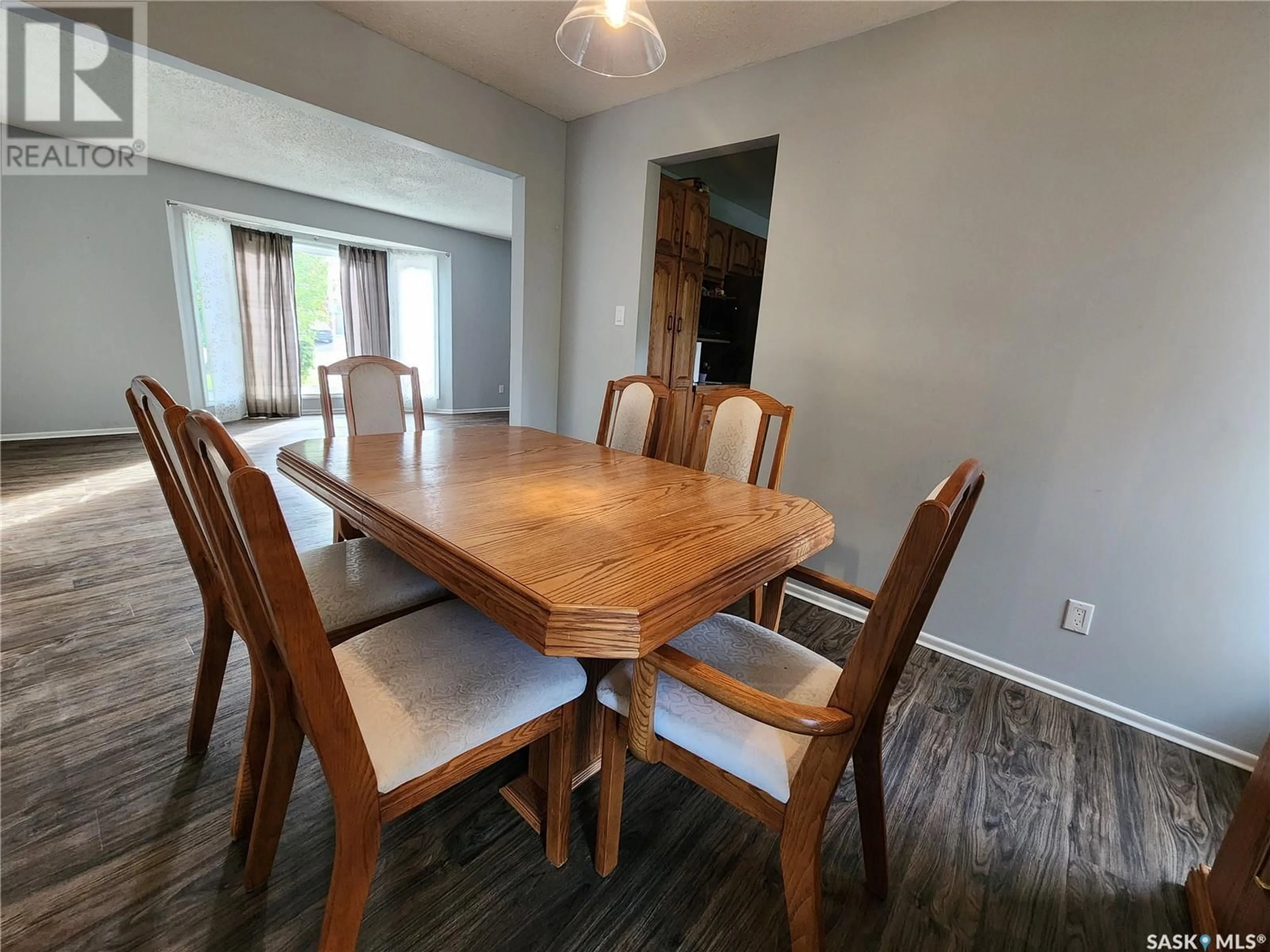 Dining room for 139 Neusch CRESCENT, Saskatoon Saskatchewan S7K7V4