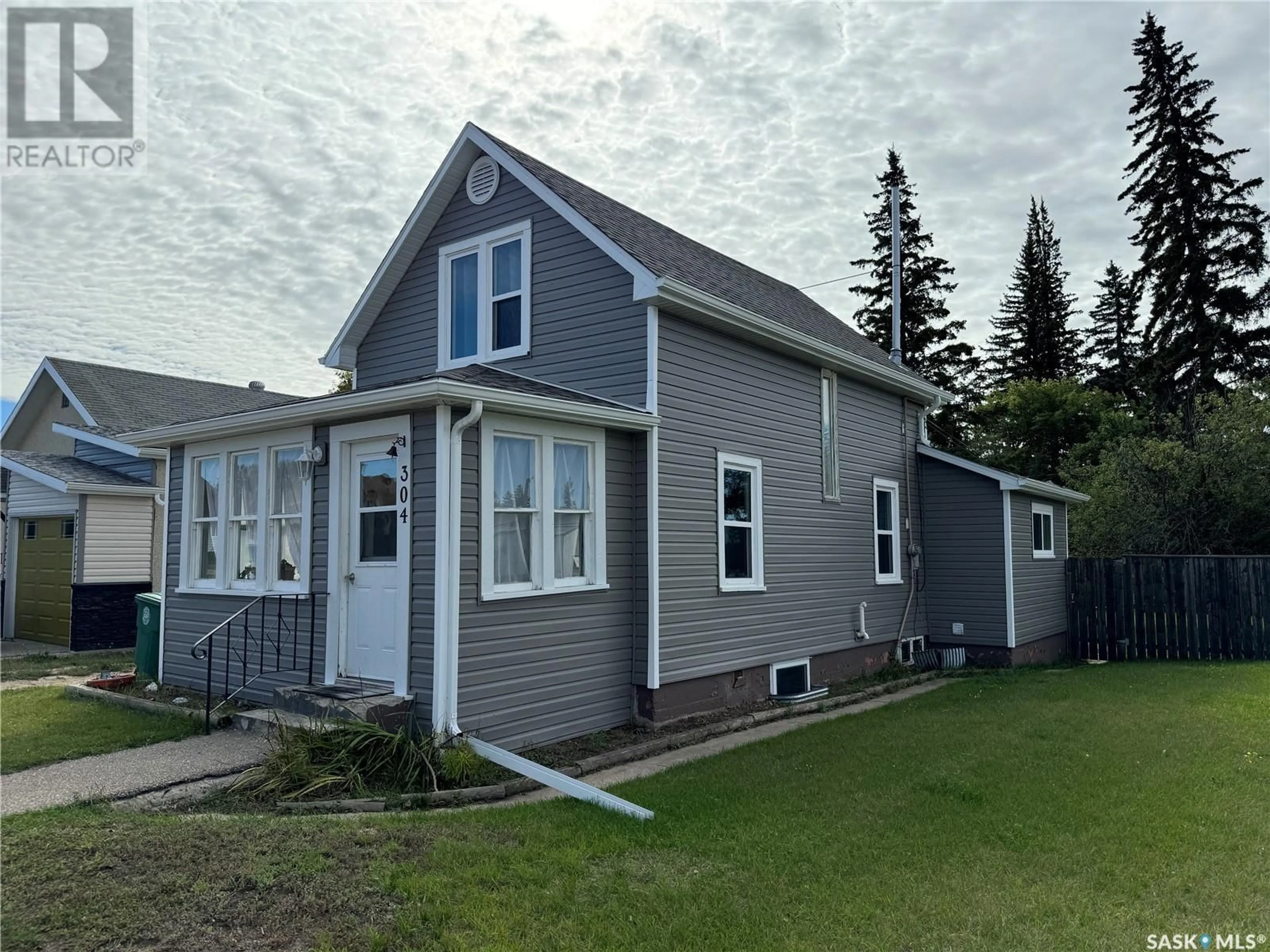 Home with vinyl exterior material, street for 304 4th AVENUE E, Biggar Saskatchewan S0K0M0