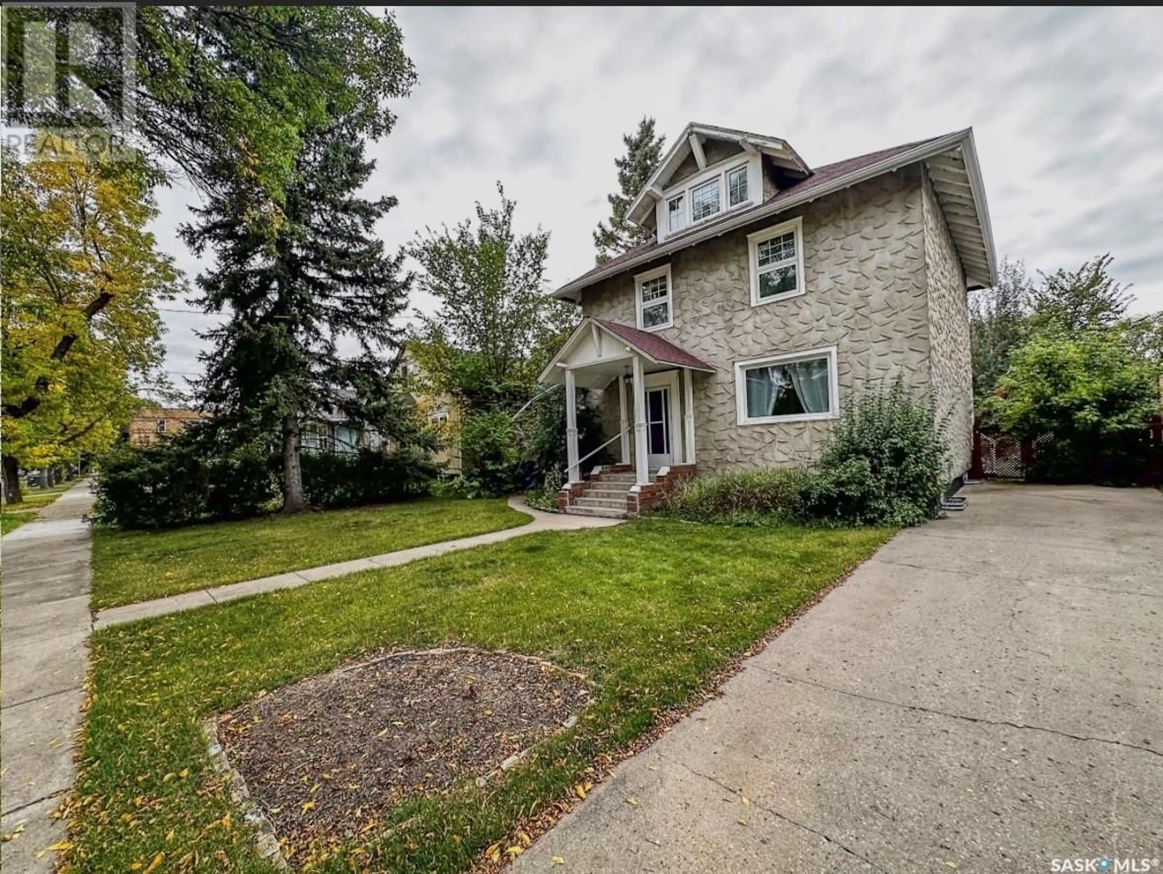 Frontside or backside of a home for 136 Second AVENUE N, Yorkton Saskatchewan S3N1G6