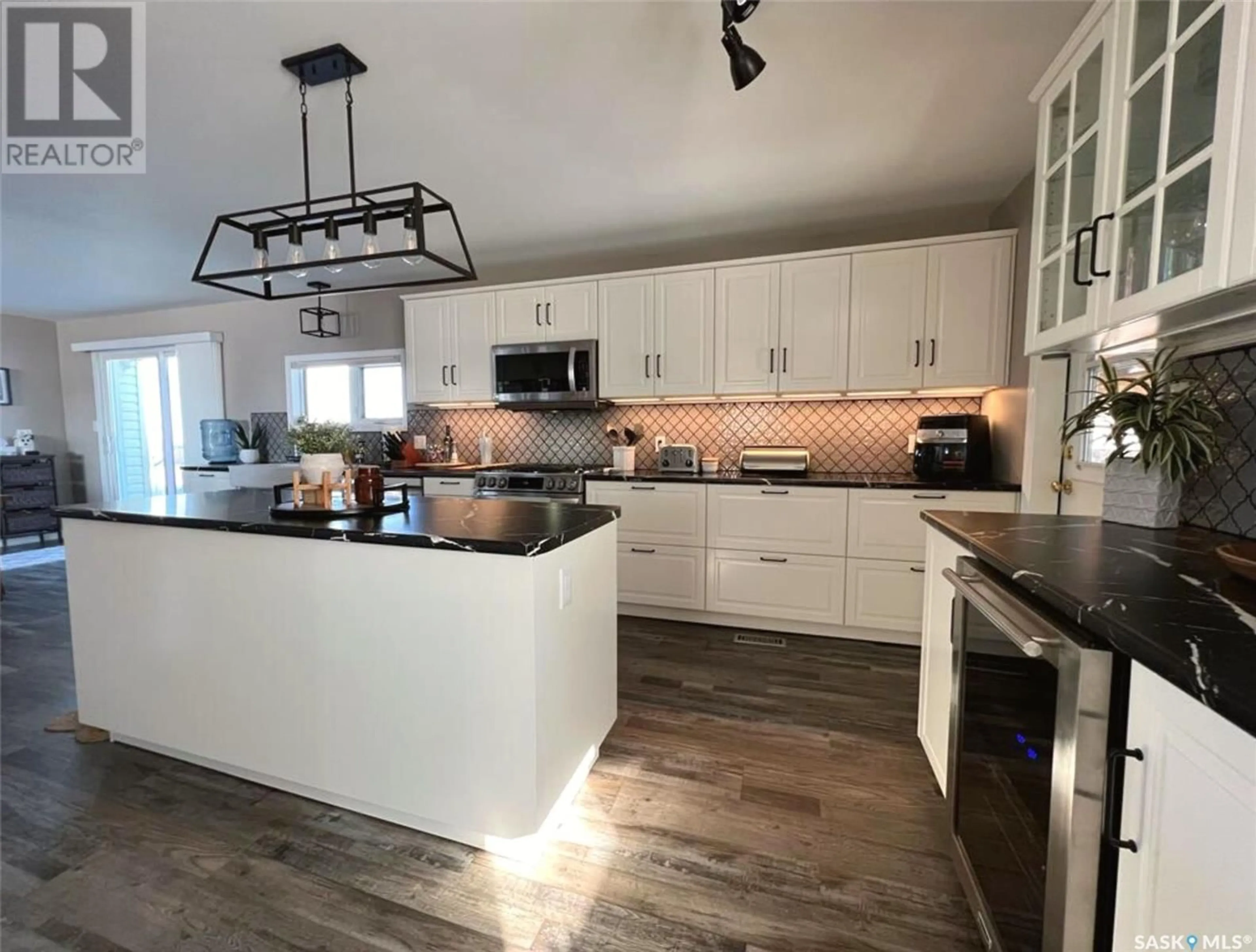 Contemporary kitchen for Caffet Acreage, Grassy Creek Rm No. 78 Saskatchewan S0N2M0