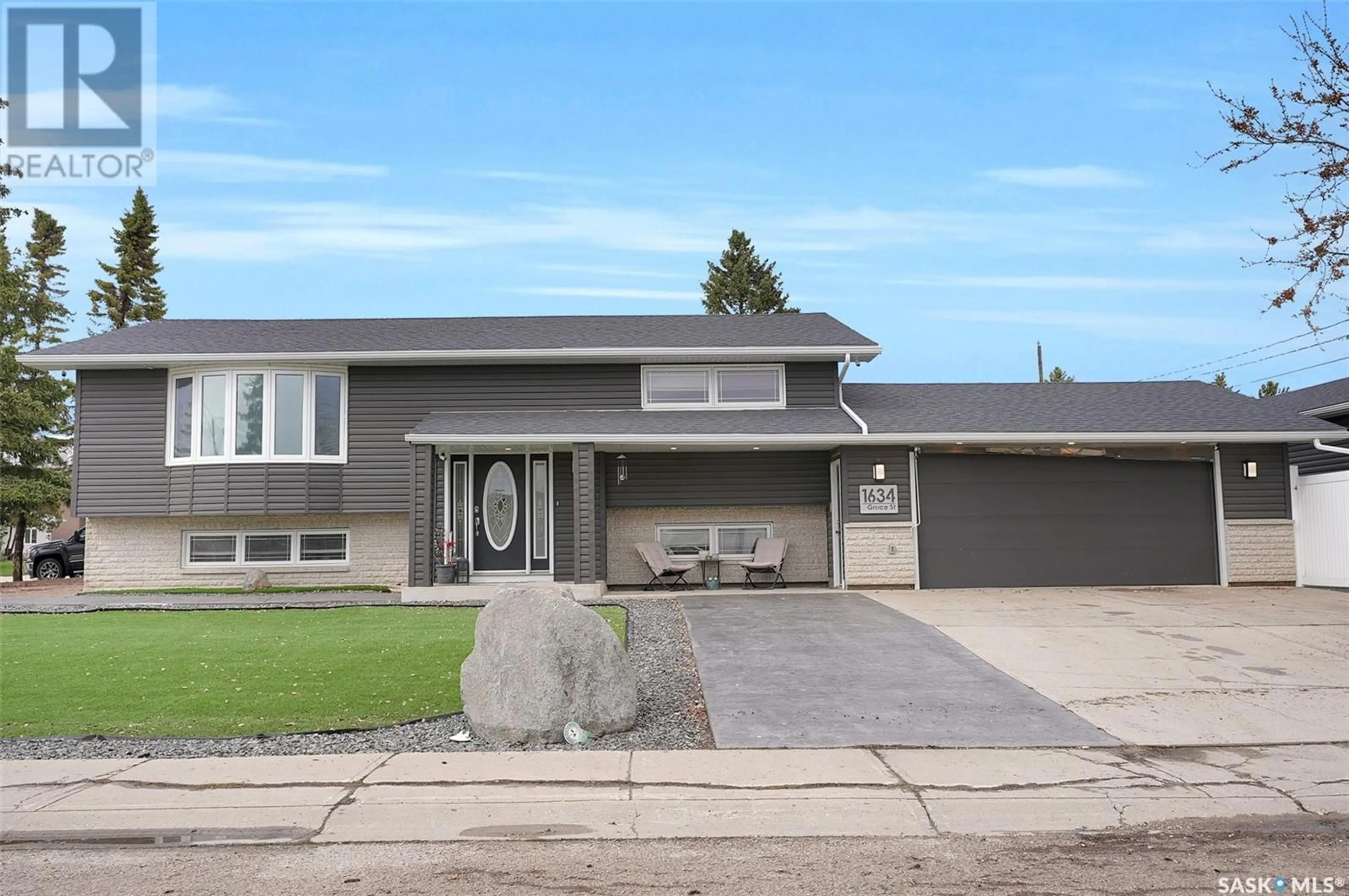 Frontside or backside of a home, the street view for 1634 Grace STREET, Moose Jaw Saskatchewan S6H6Z3