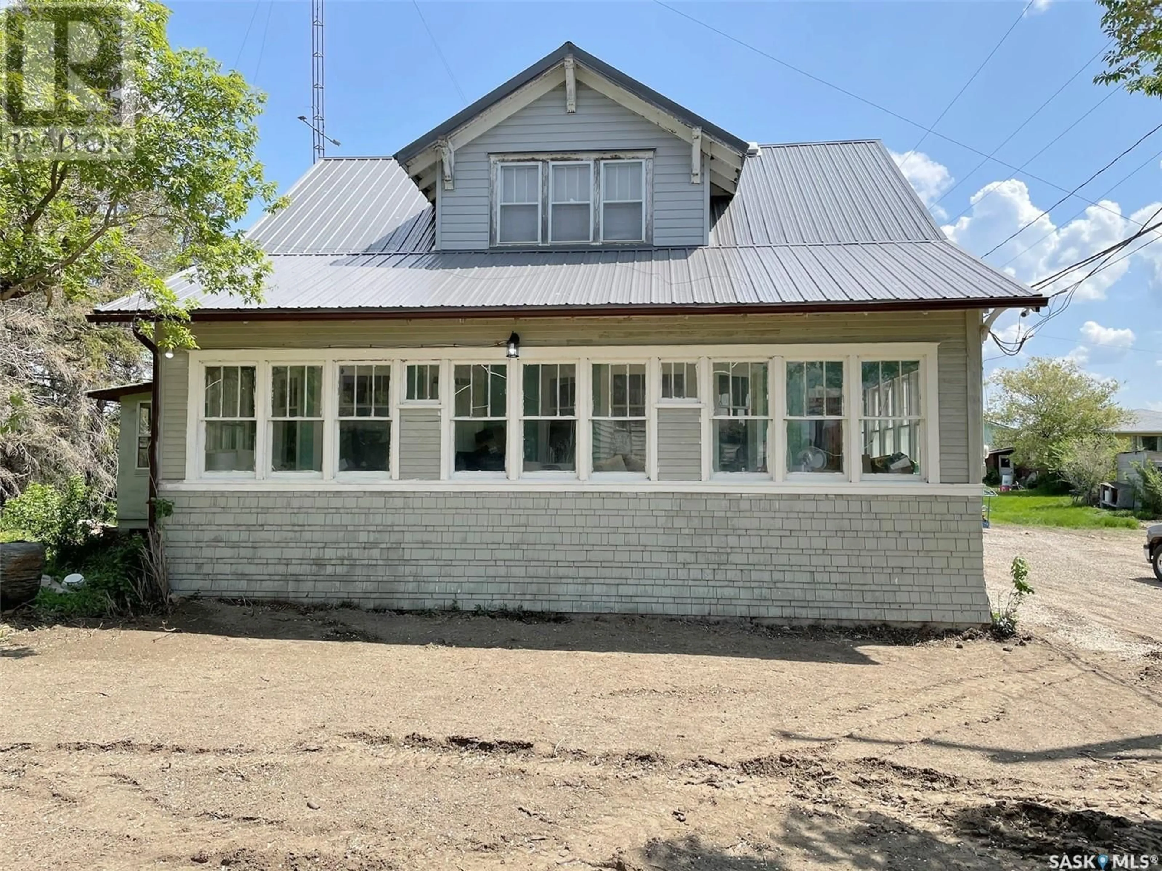 Outside view for 104 2nd STREET E, Kincaid Saskatchewan S0H2J0