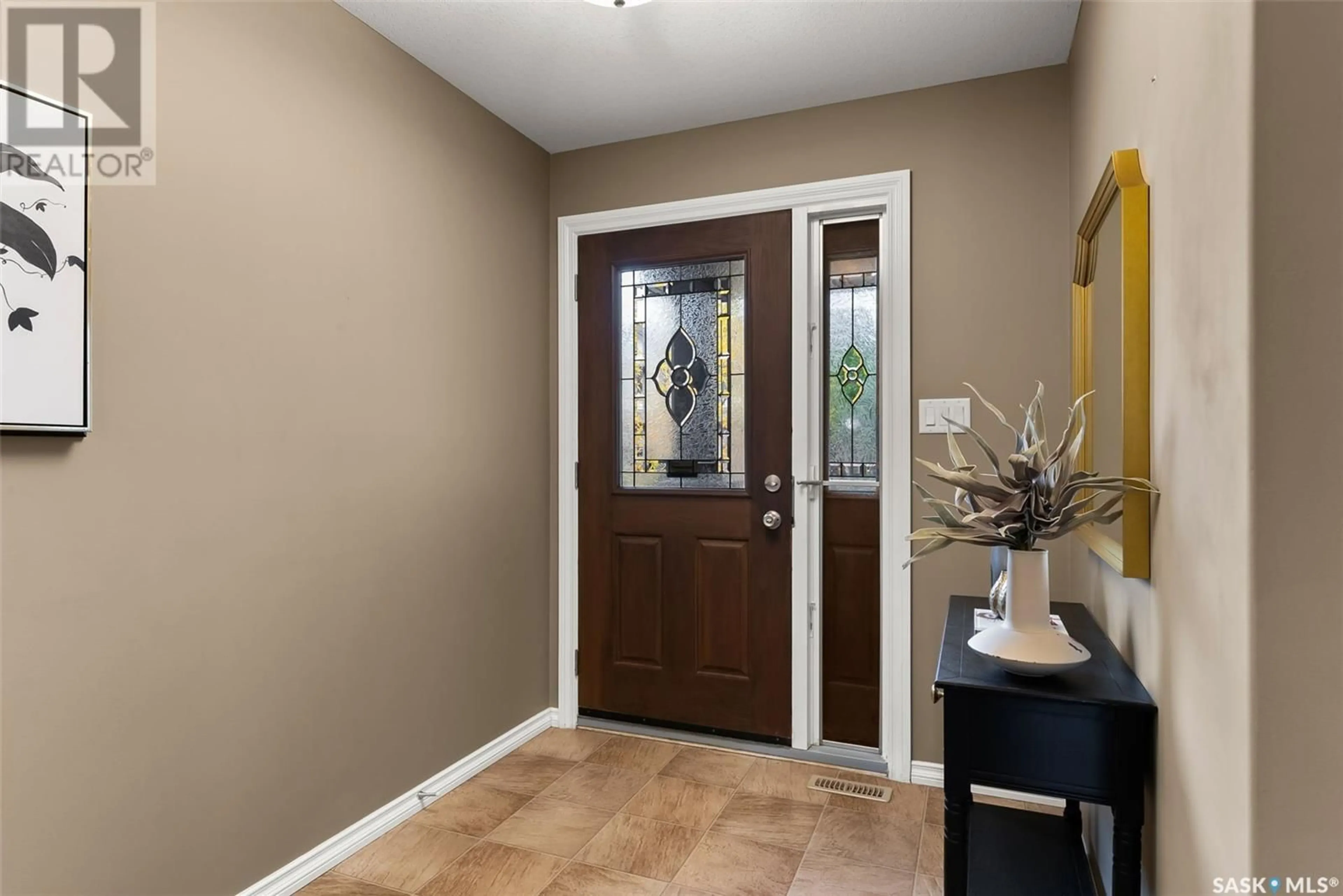 Indoor entryway for 153 4100 Sandhill CRESCENT, Regina Saskatchewan S4V3G9