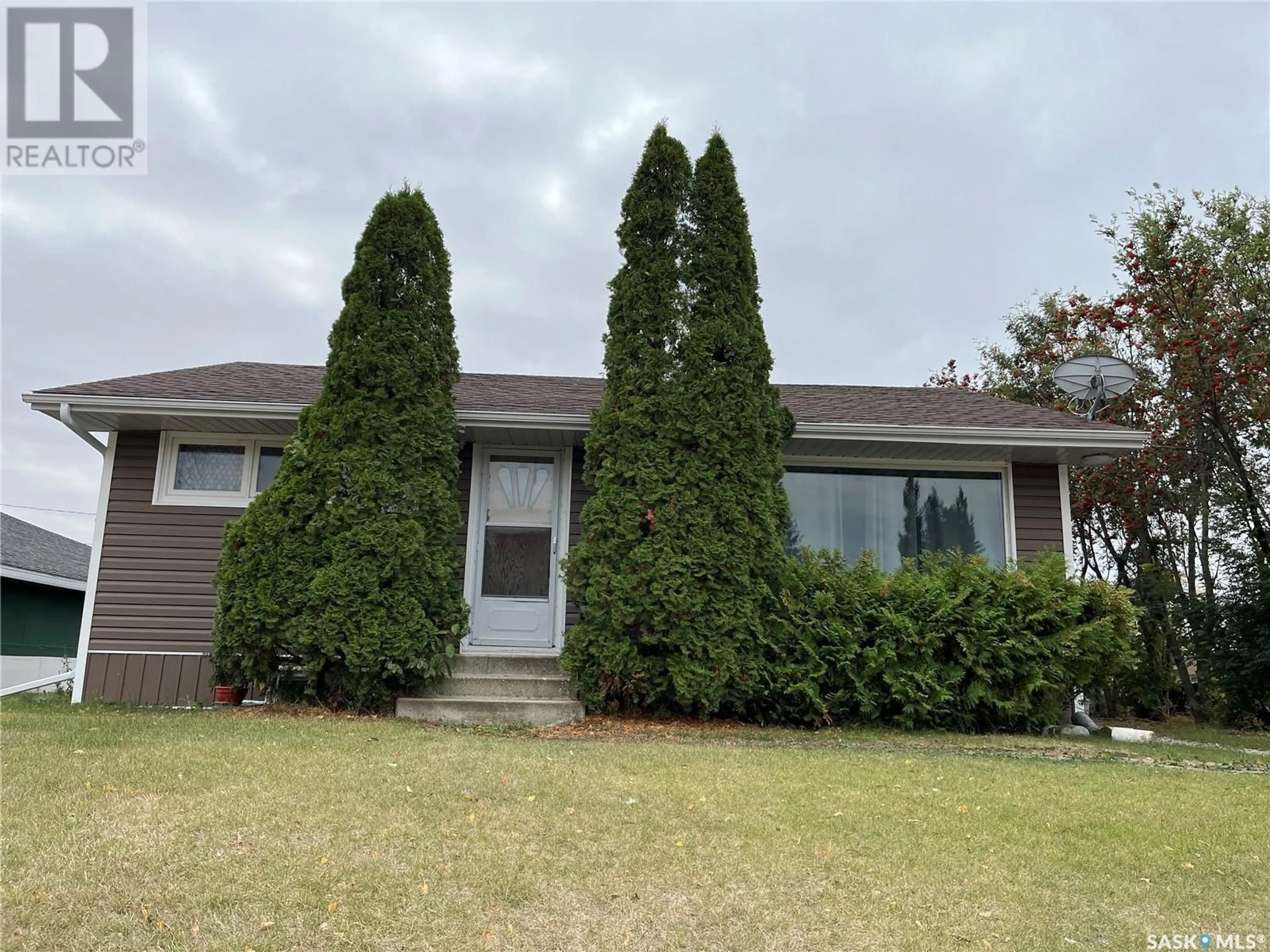 Frontside or backside of a home for 616 8th AVENUE W, Nipawin Saskatchewan S0E1E0