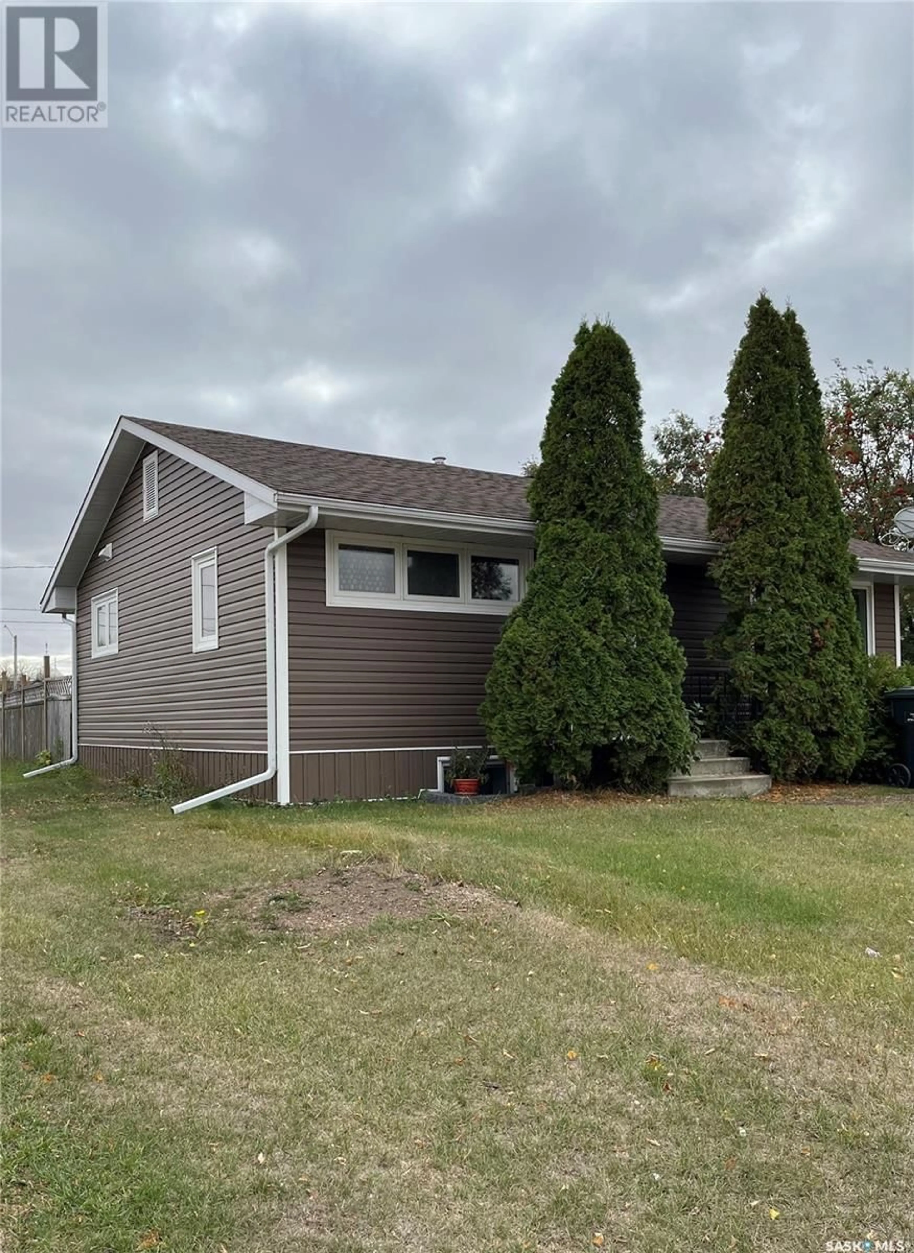 Frontside or backside of a home for 616 8th AVENUE W, Nipawin Saskatchewan S0E1E0