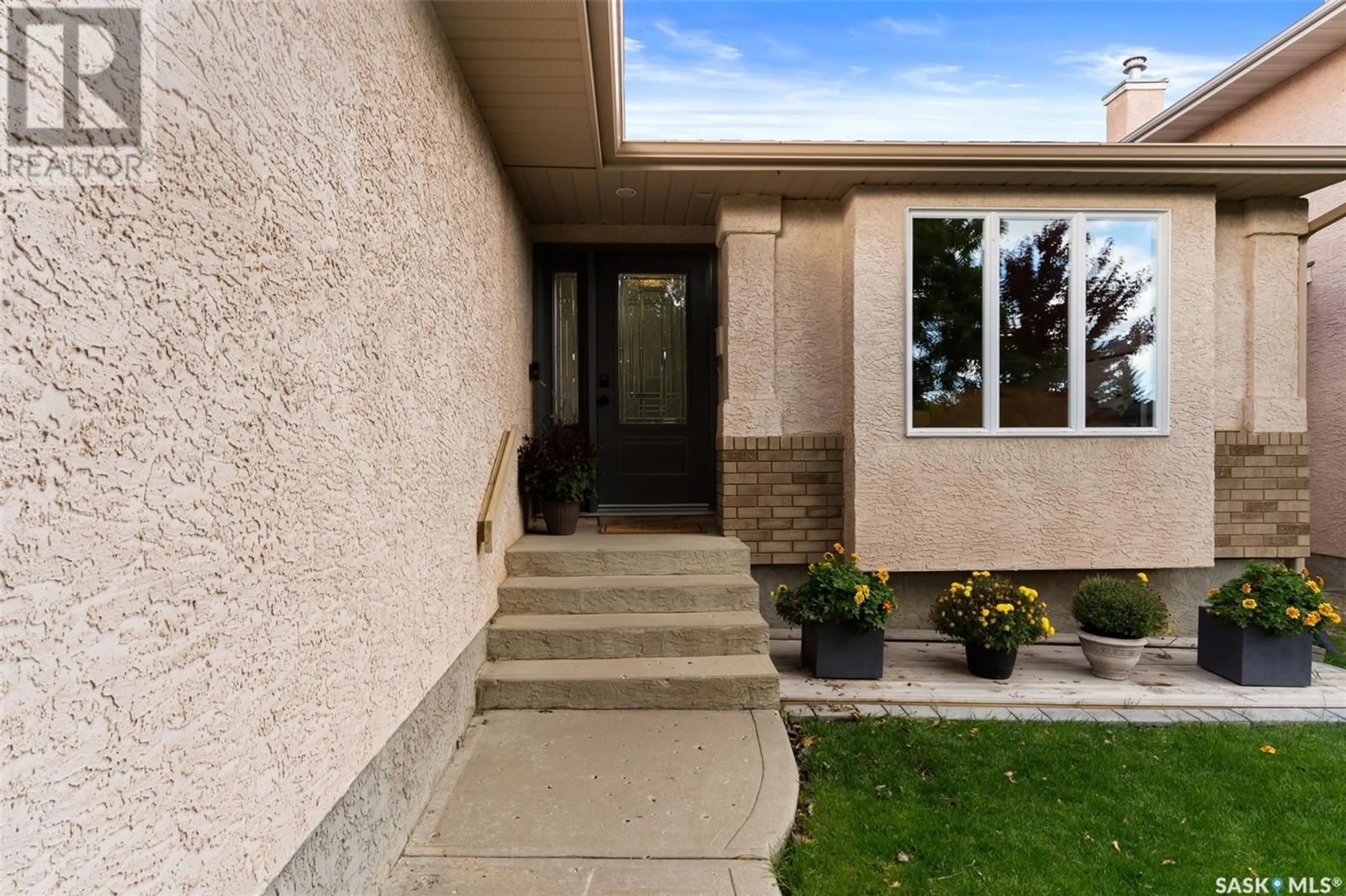 Indoor entryway for 3212 Faul BAY E, Regina Saskatchewan S4V2W9