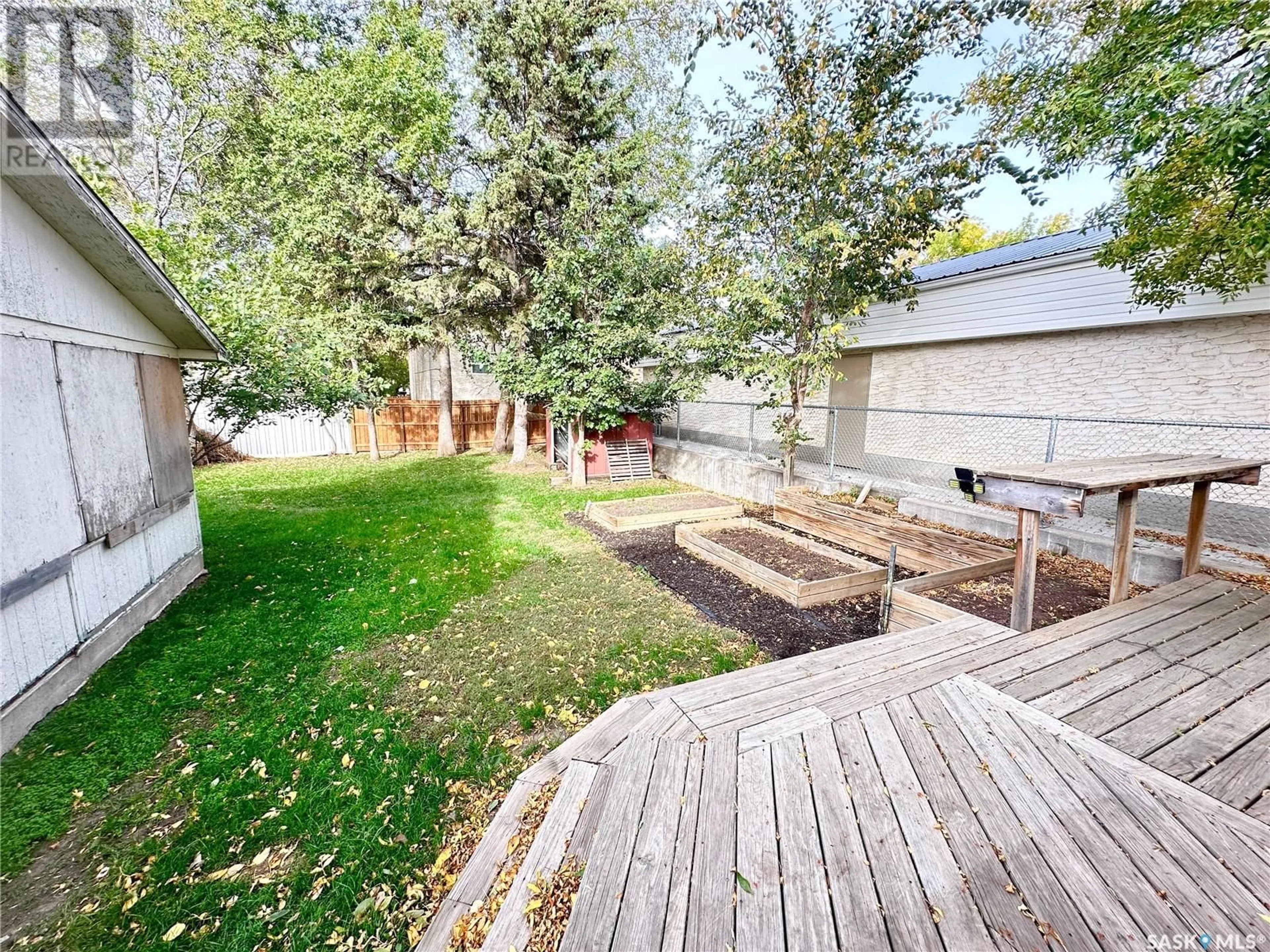 Fenced yard for 223 4TH STREET, Weyburn Saskatchewan S4H0Y4