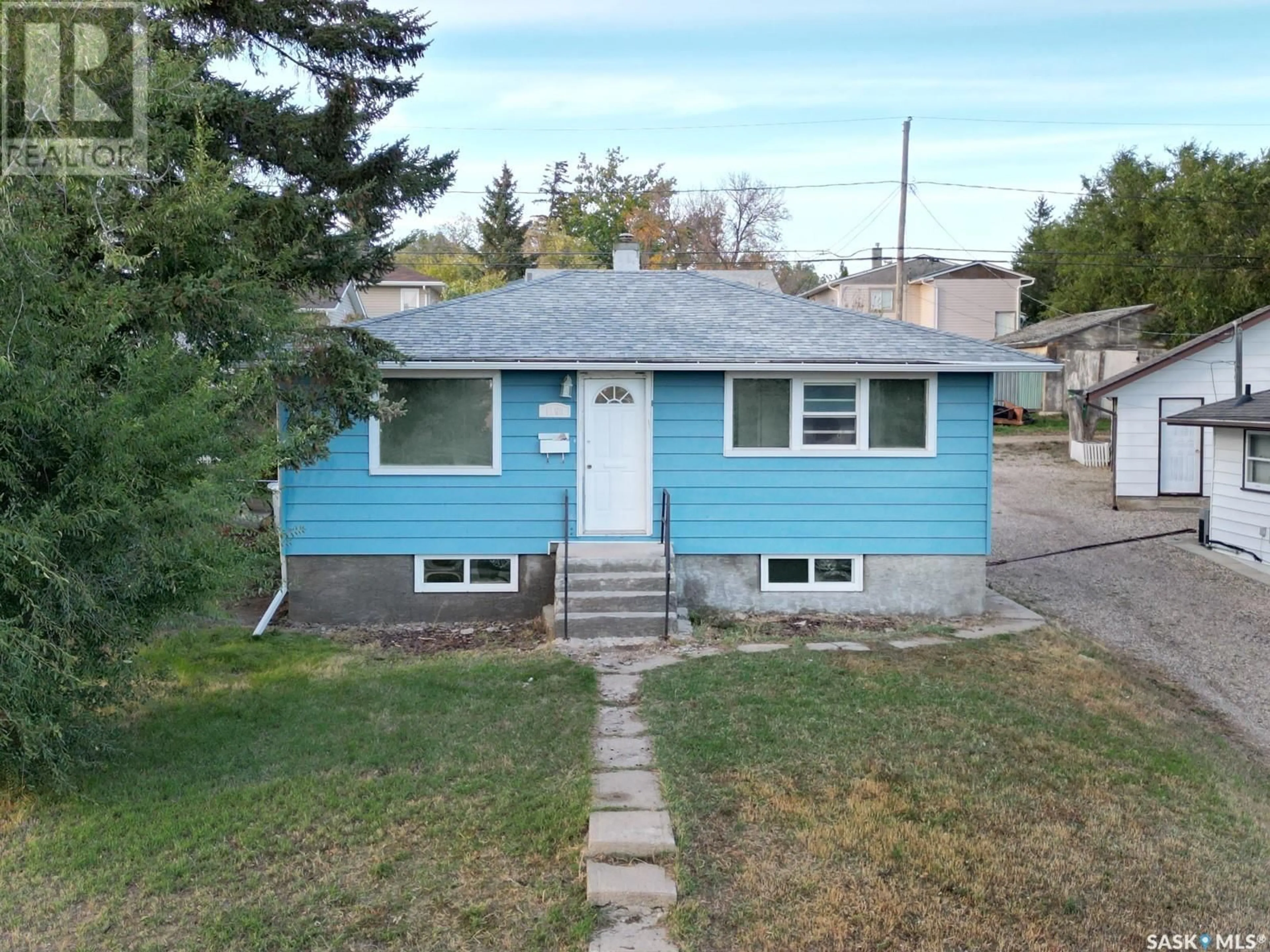 Frontside or backside of a home for 1160 Stadacona STREET W, Moose Jaw Saskatchewan S6H2B3