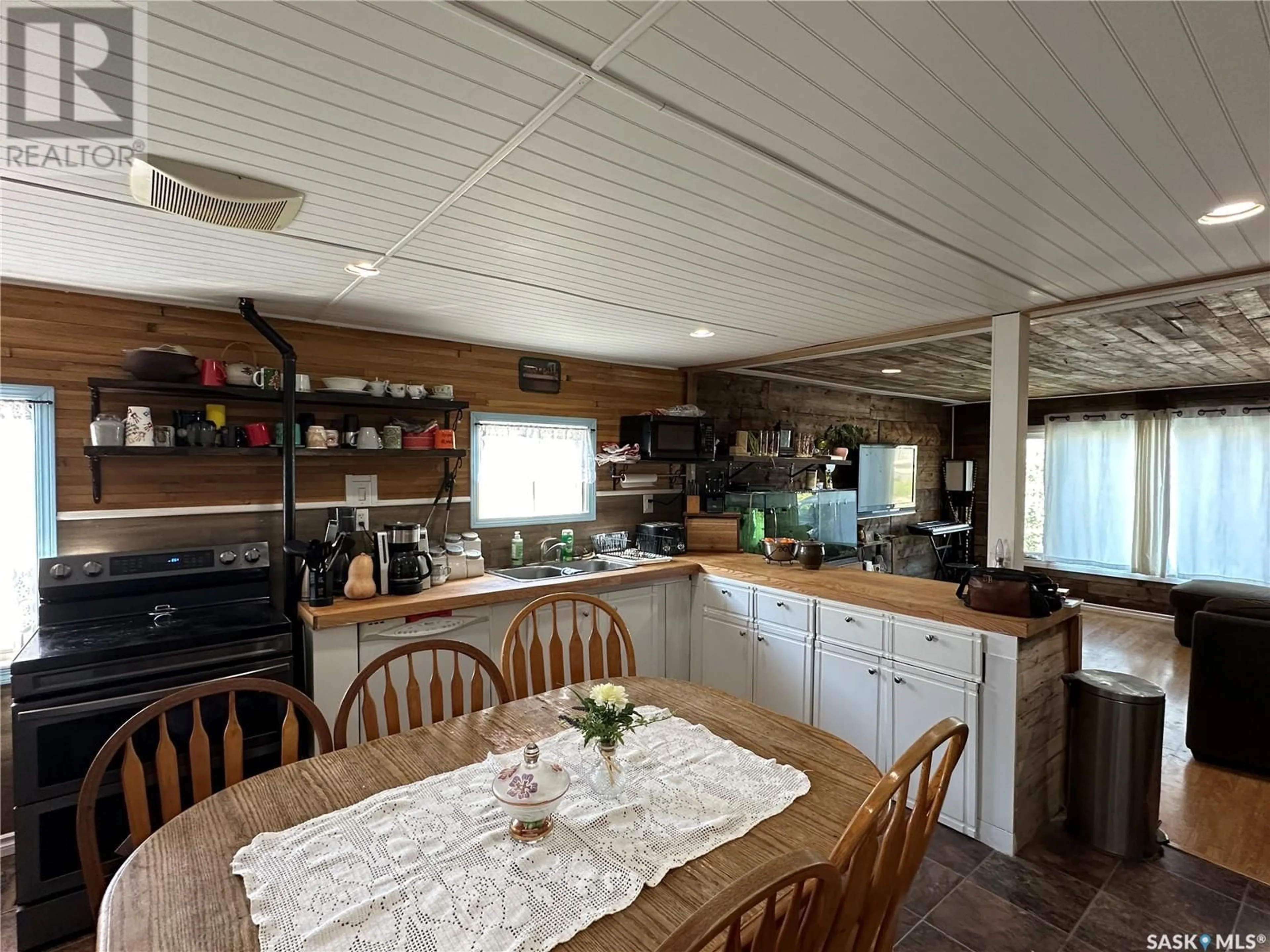 Kitchen, wood floors, cottage for 157 Laing CRESCENT, Weyburn Saskatchewan S4H2R8