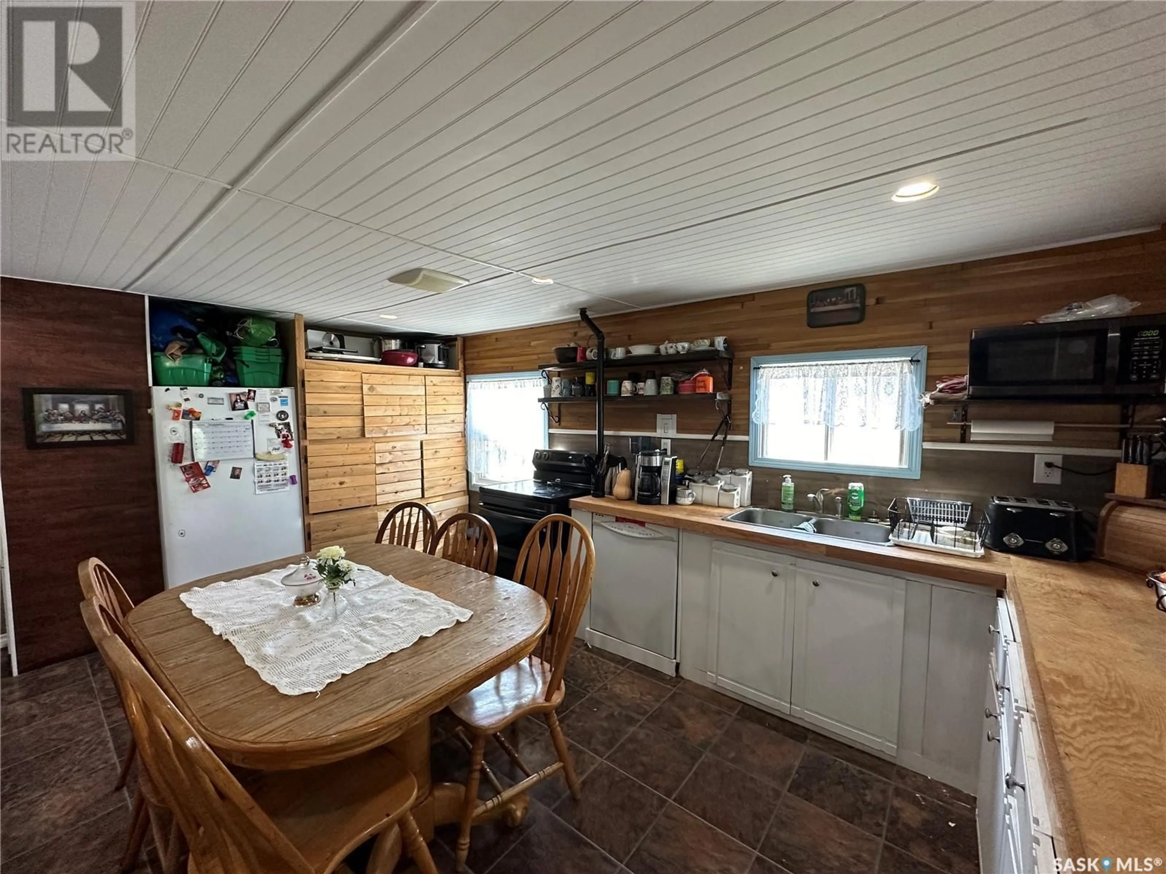 Kitchen, wood floors, cottage for 157 Laing CRESCENT, Weyburn Saskatchewan S4H2R8