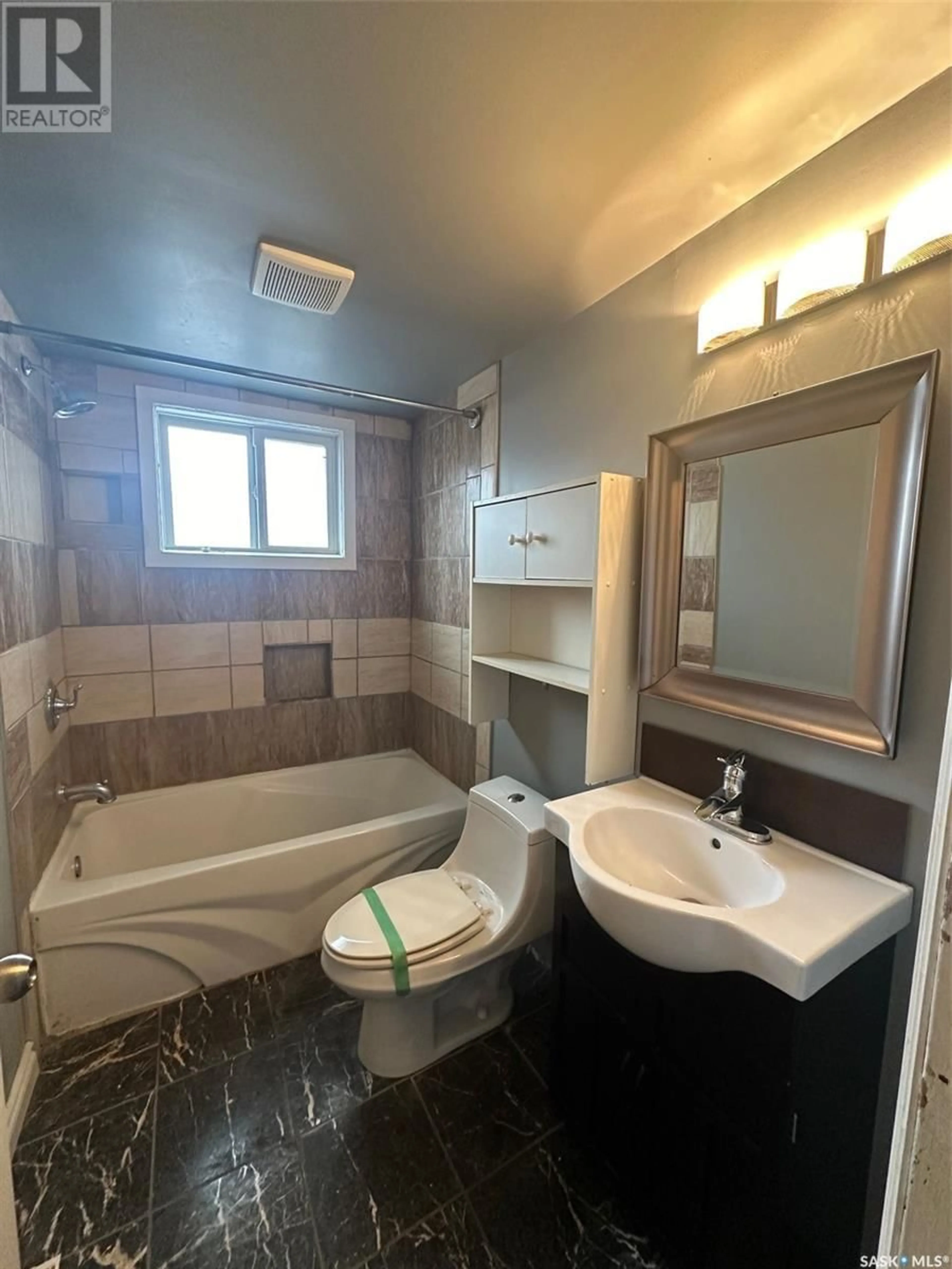 Bathroom for 1715 St John STREET, Regina Saskatchewan S4P1R8