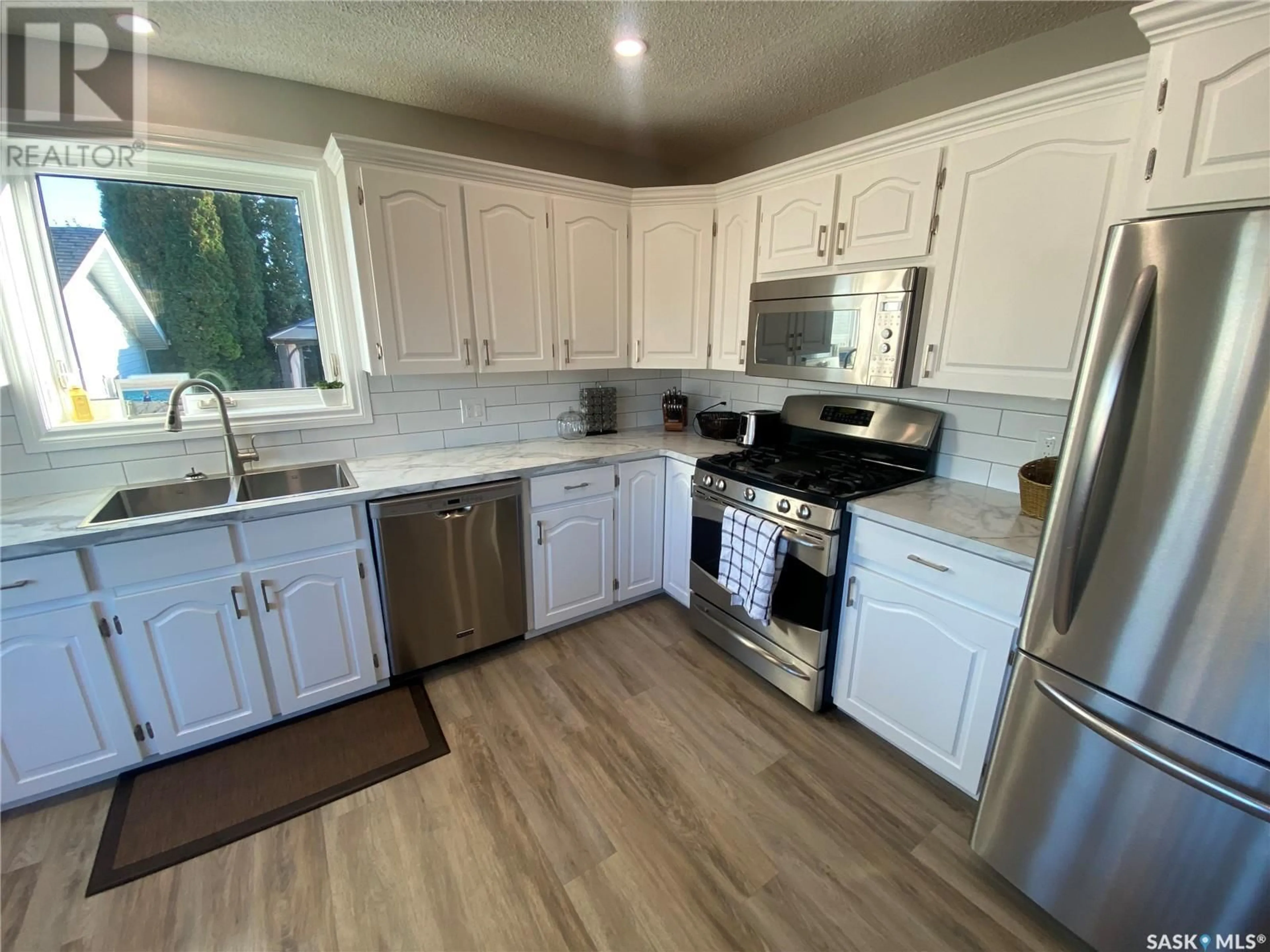 Standard kitchen for 15 Anderson DRIVE, Yorkton Saskatchewan S3N3W9