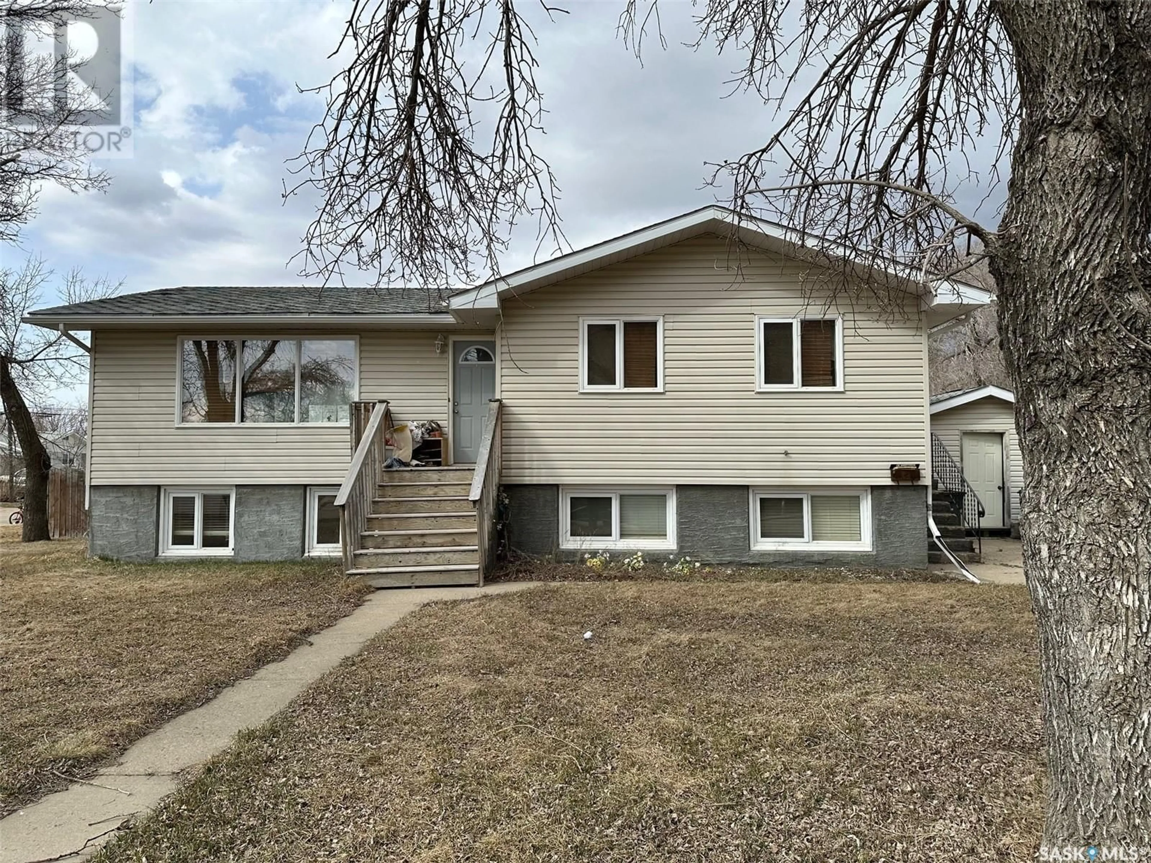 Frontside or backside of a home for 645 Isabelle STREET, Estevan Saskatchewan S4A1P6