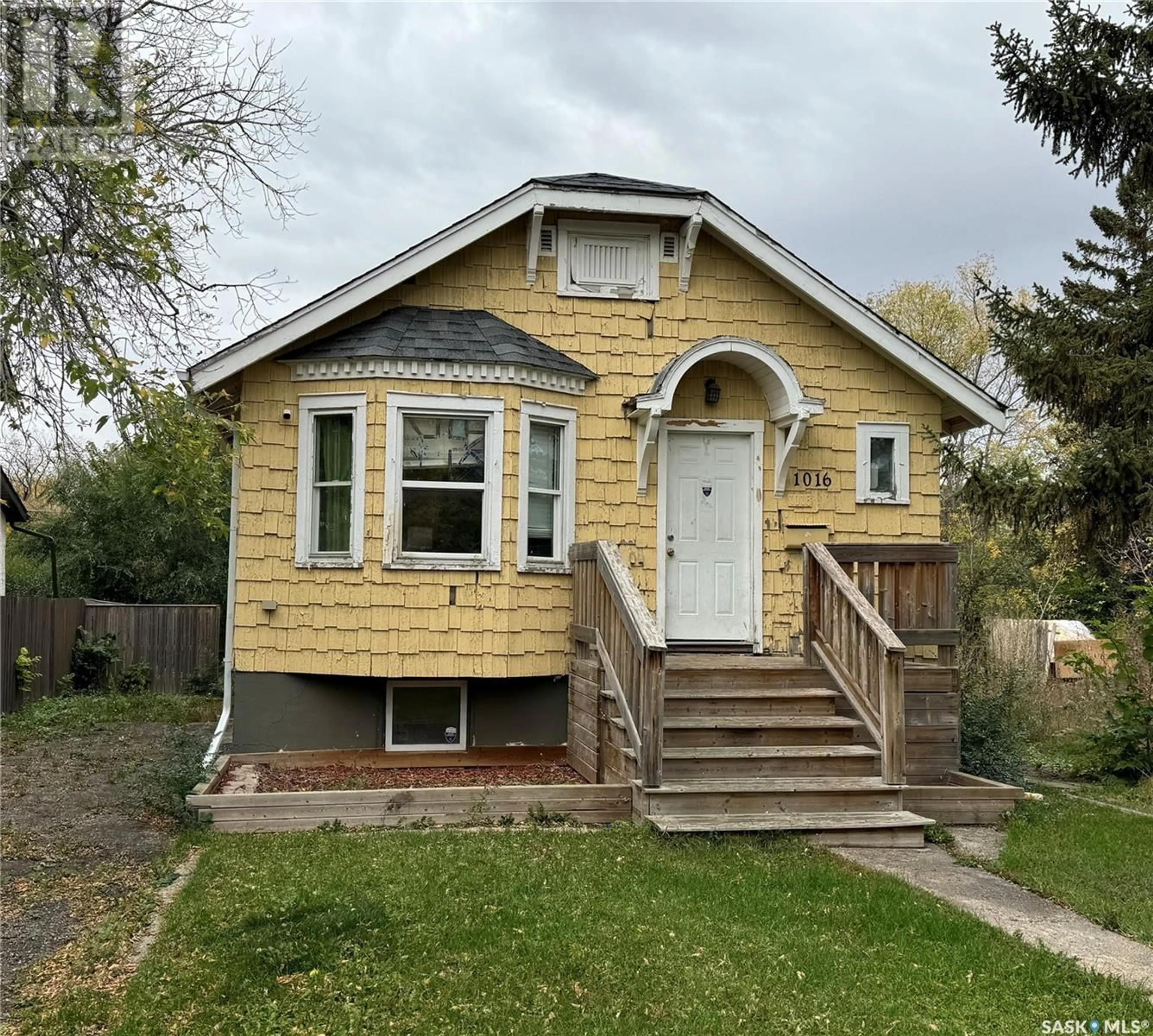 Frontside or backside of a home for 1016 Garnet STREET, Regina Saskatchewan S4T2X6