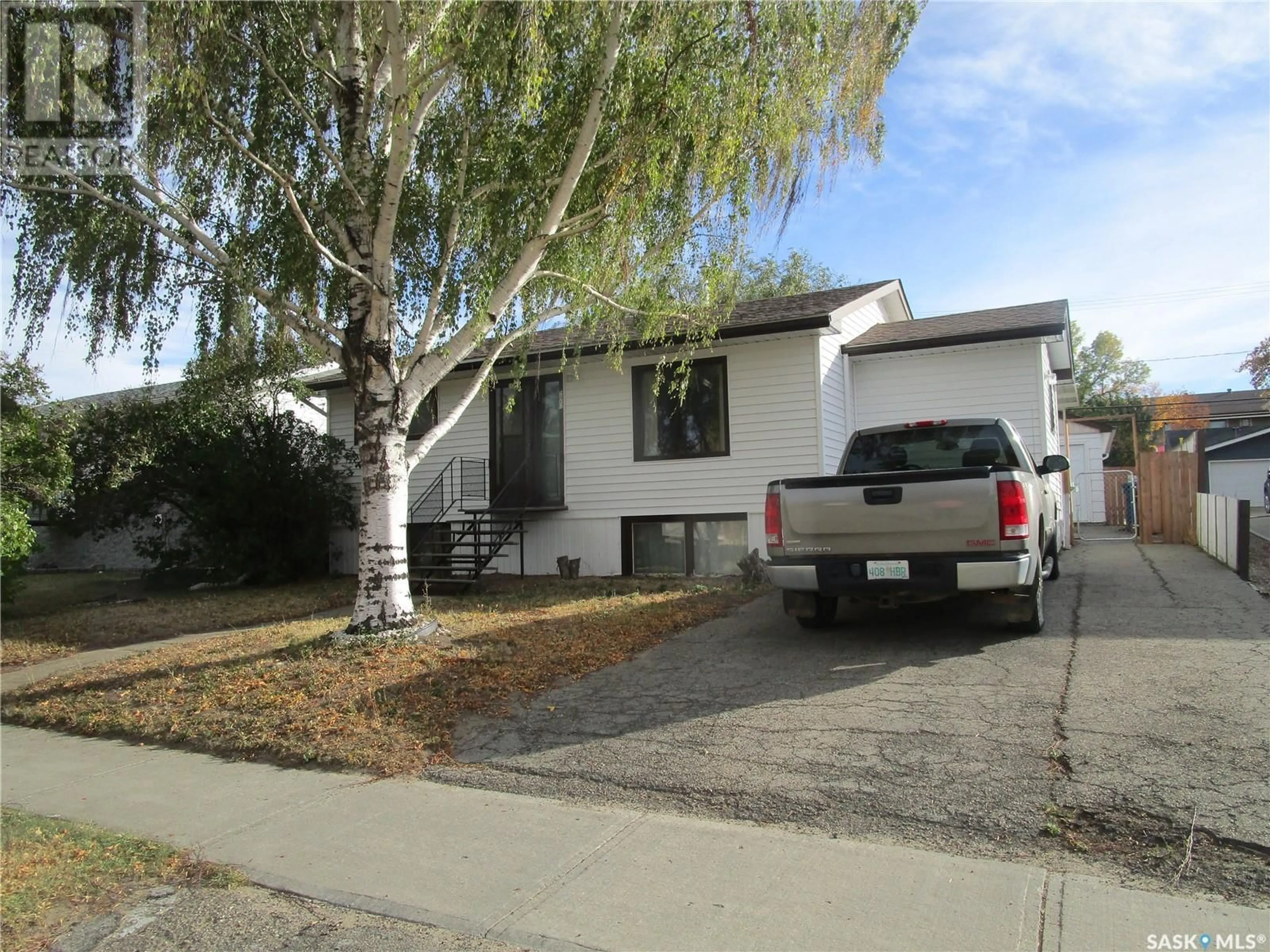 Frontside or backside of a home for 220 3rd AVENUE E, Assiniboia Saskatchewan S0H0B0