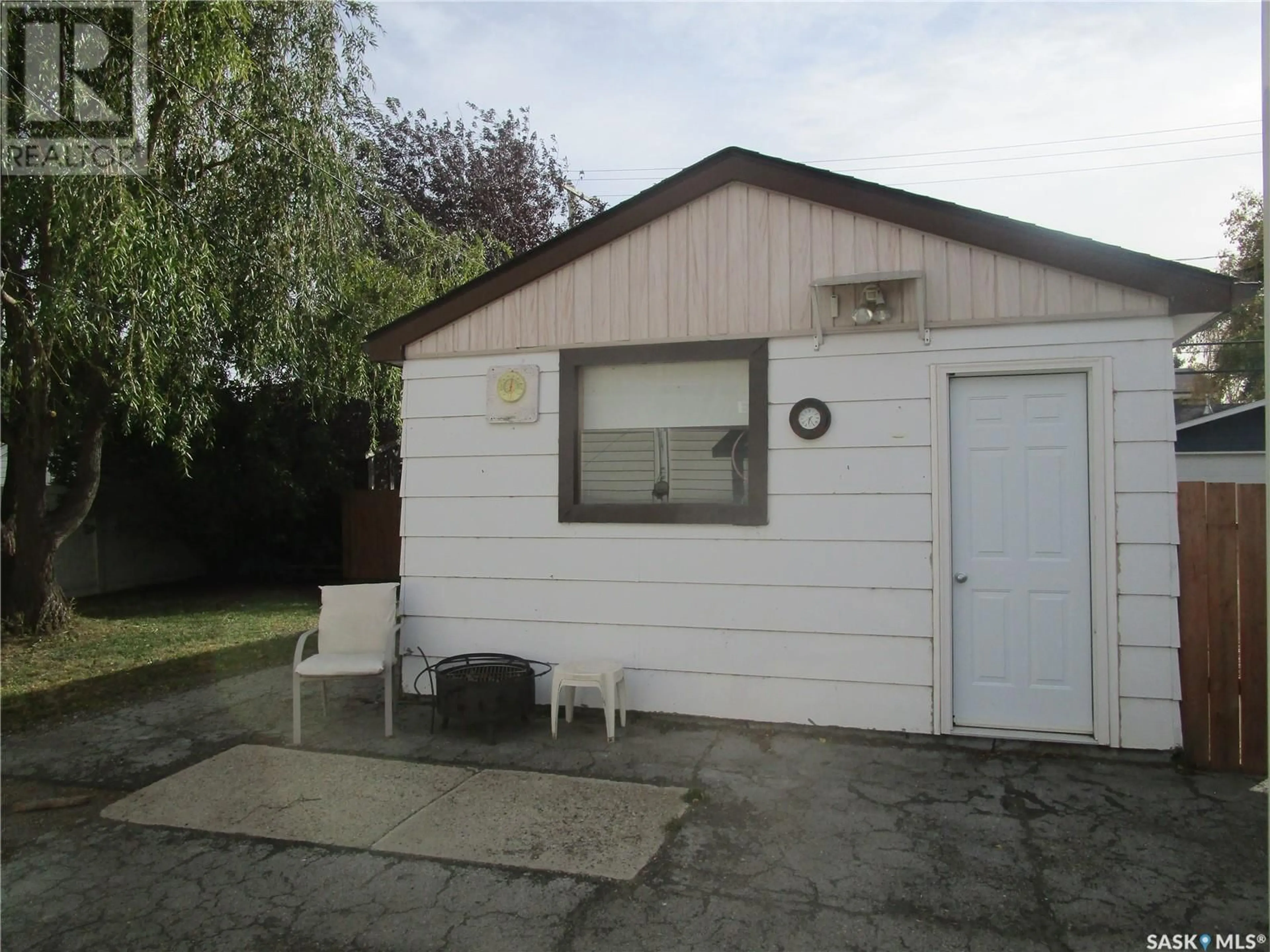 Shed for 220 3rd AVENUE E, Assiniboia Saskatchewan S0H0B0