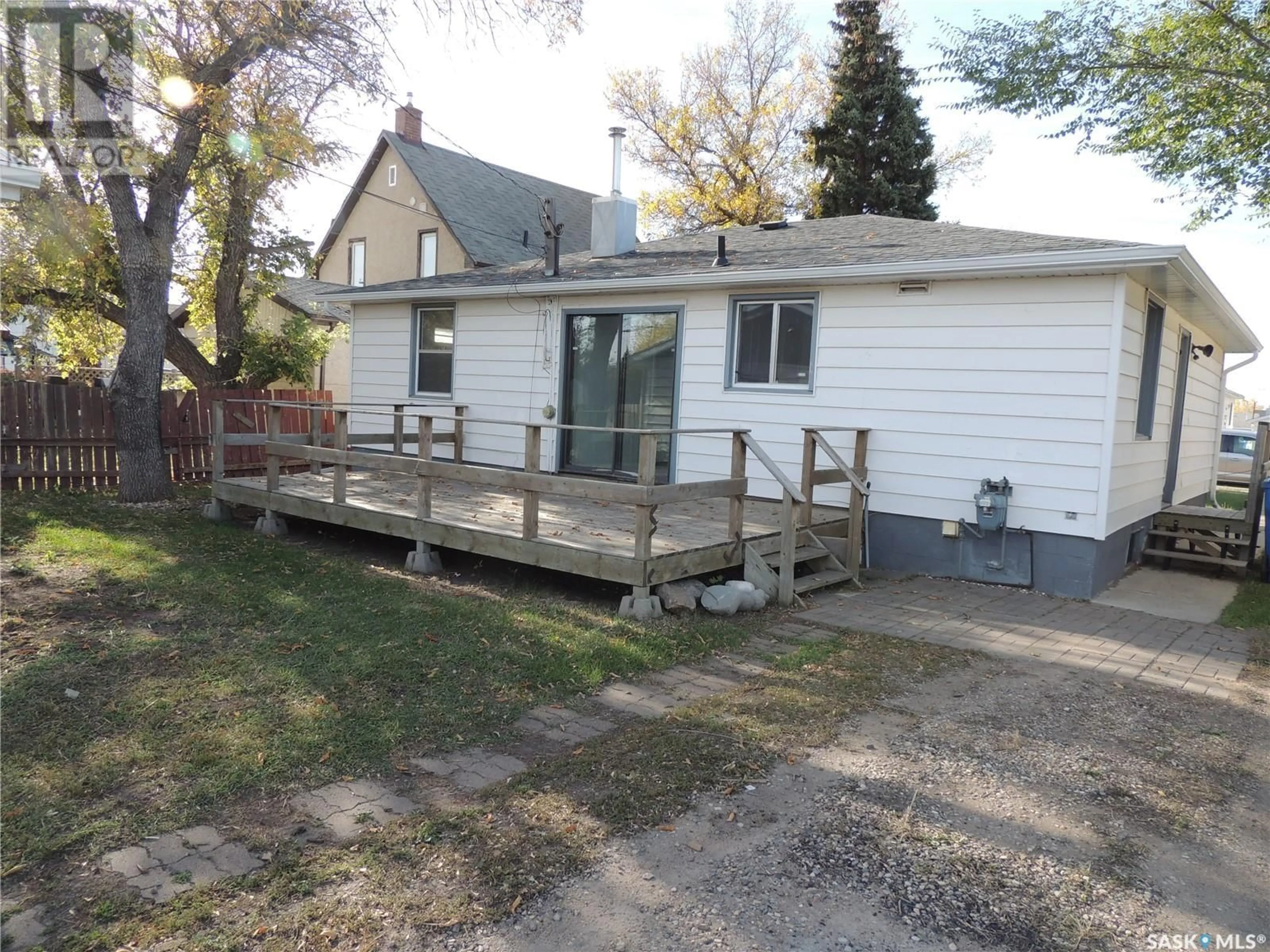 Frontside or backside of a home for 521 3rd STREET, Estevan Saskatchewan S4A0P3