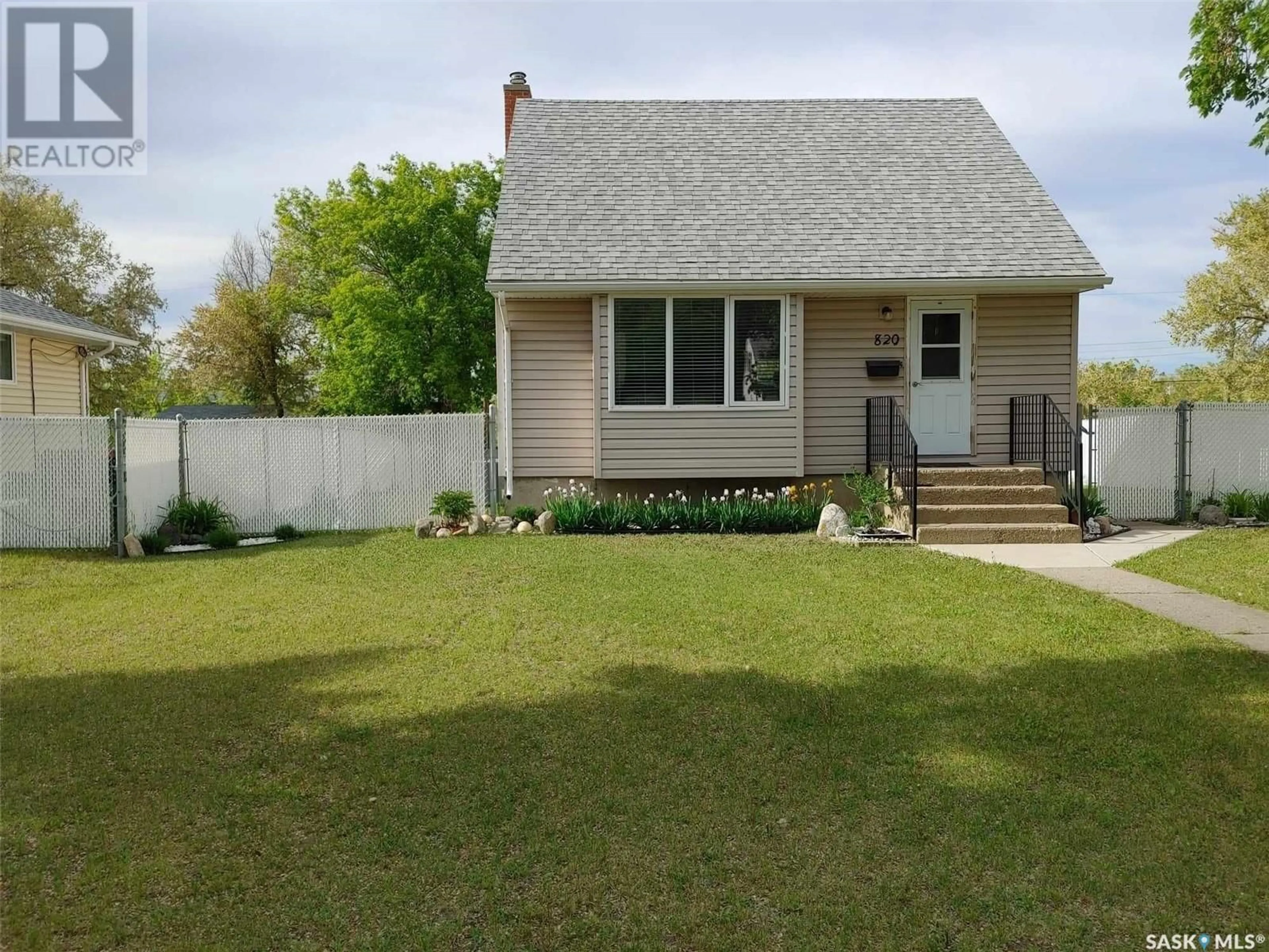 Frontside or backside of a home for 820 COTEAU STREET W, Moose Jaw Saskatchewan S6H5E8