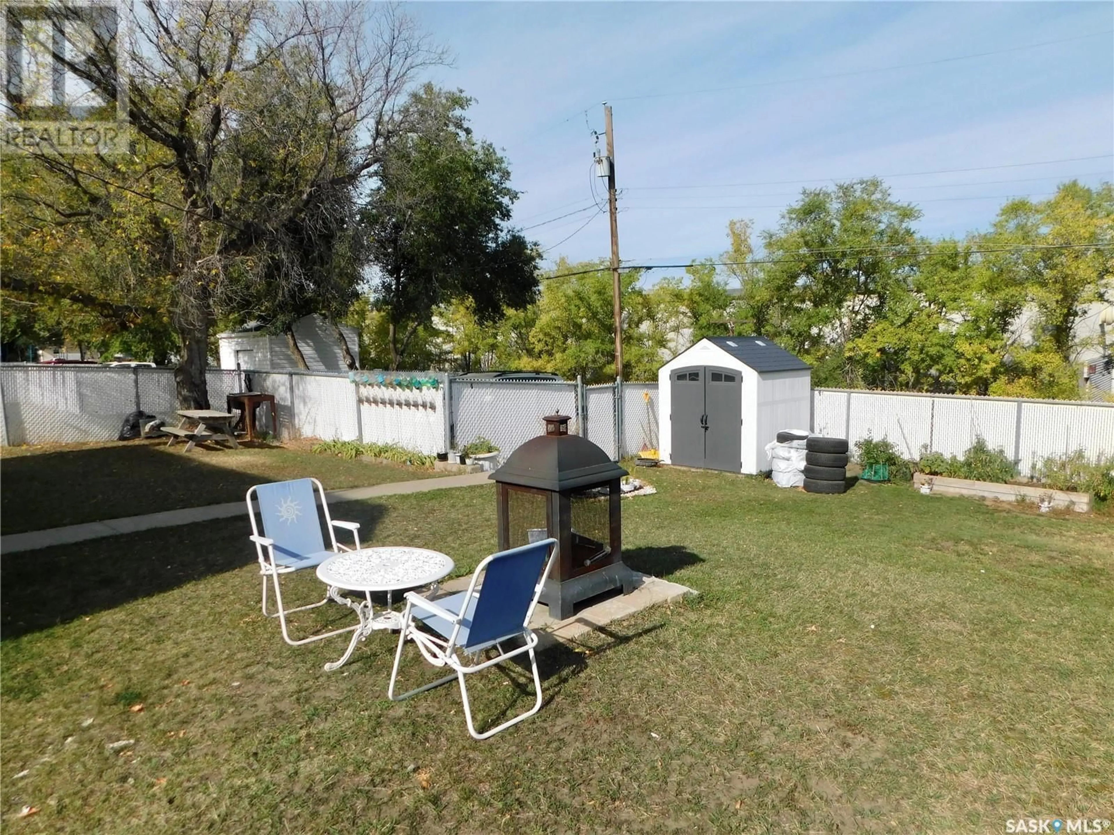 Fenced yard for 820 COTEAU STREET W, Moose Jaw Saskatchewan S6H5E8