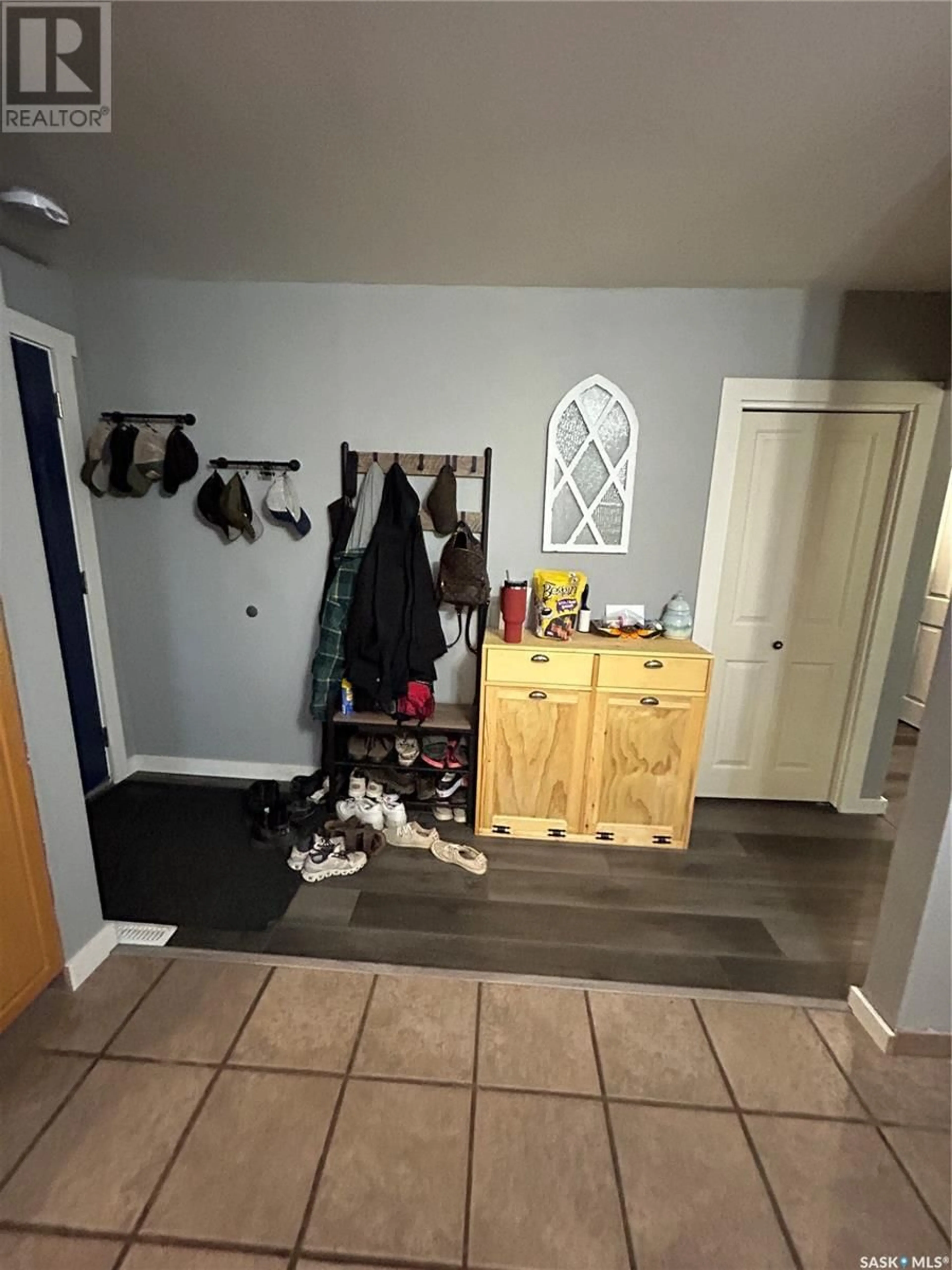 Indoor entryway, not visible floor for 628 1st STREET W, Kelvington Saskatchewan S0A1W0