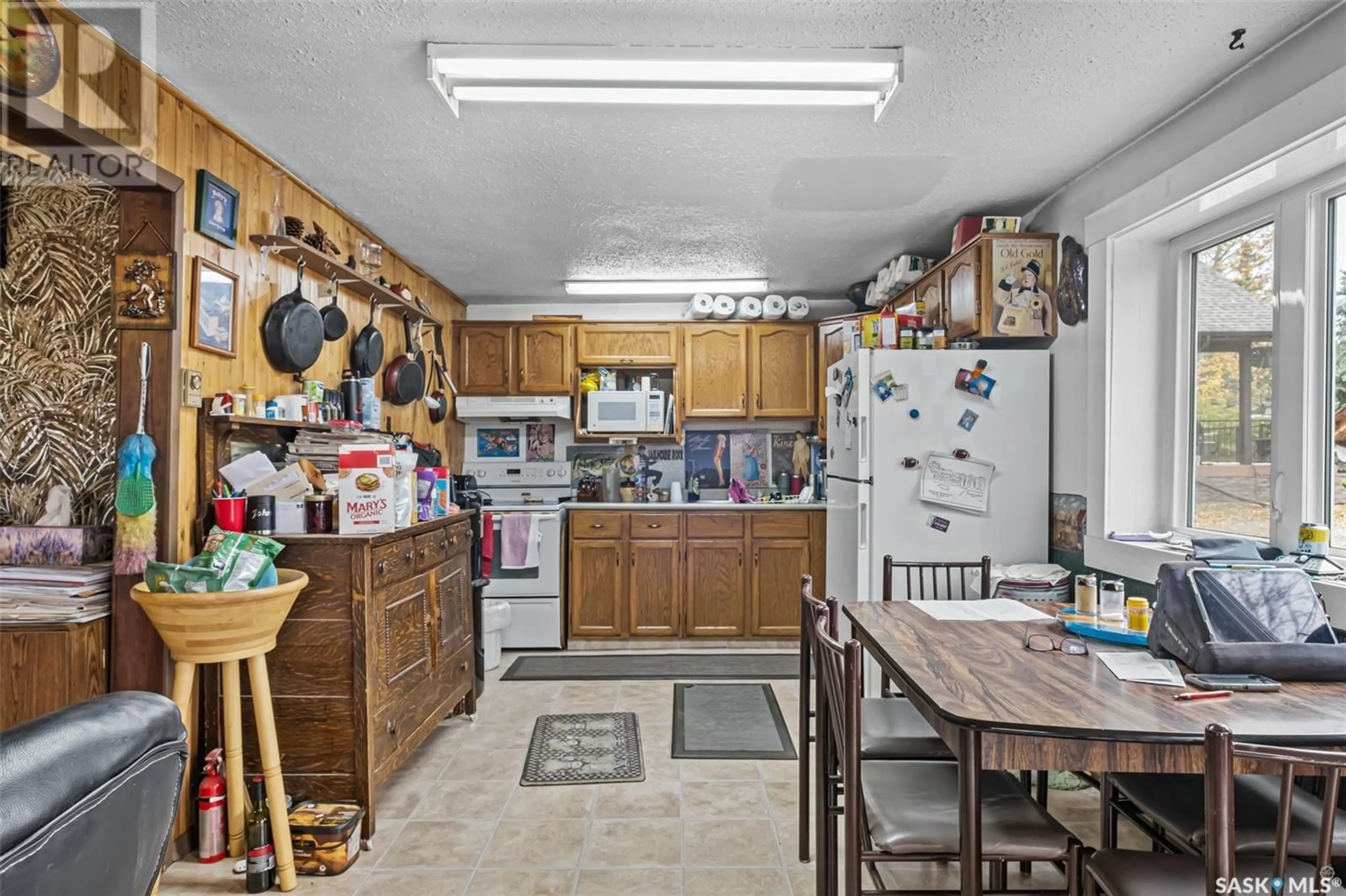Standard kitchen, unknown for 903 BALSAM STREET, Whelan Bay Saskatchewan S0J3E0