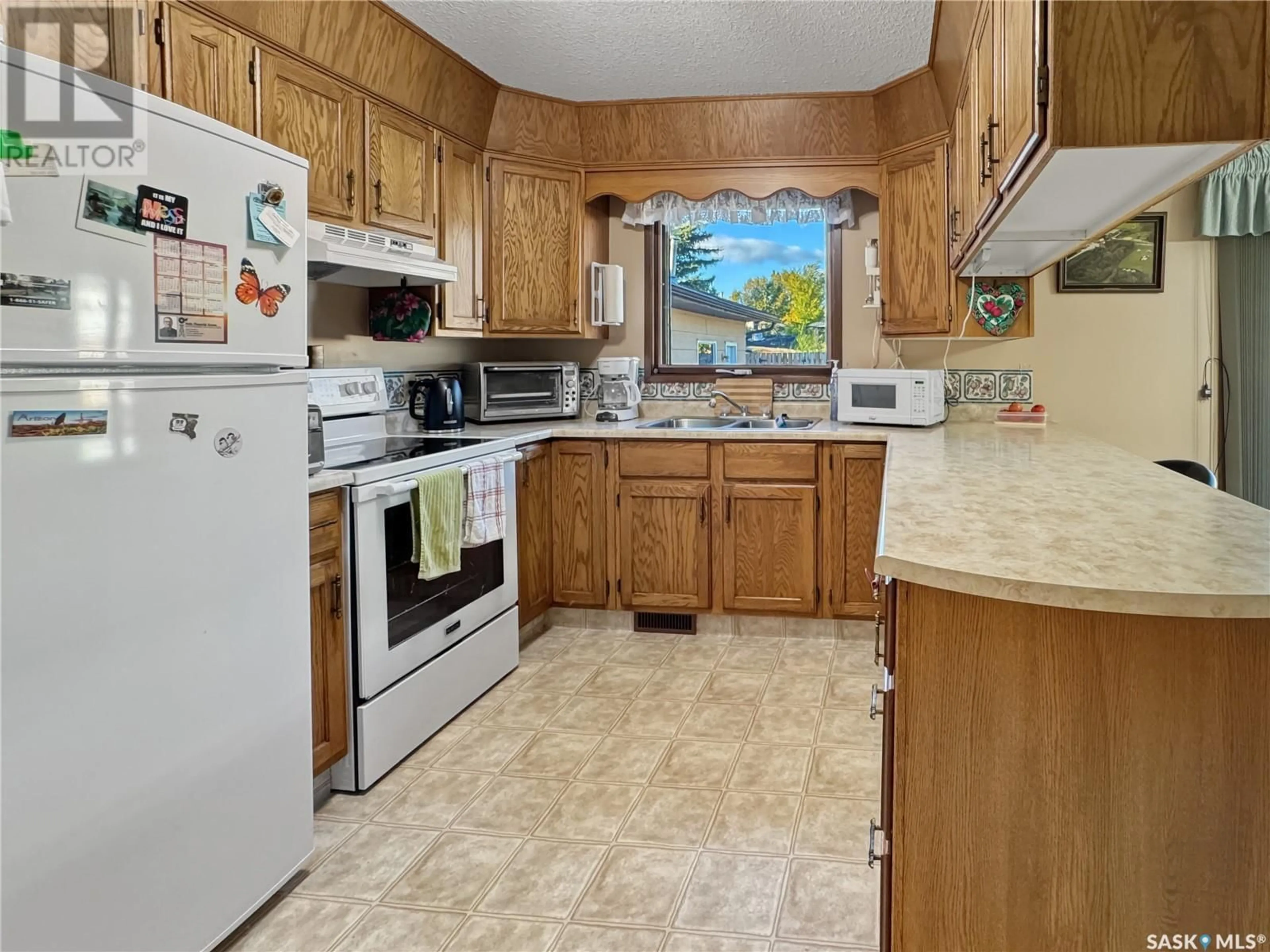 Standard kitchen for 10205 Hamelin STREET, North Battleford Saskatchewan S9A3R9