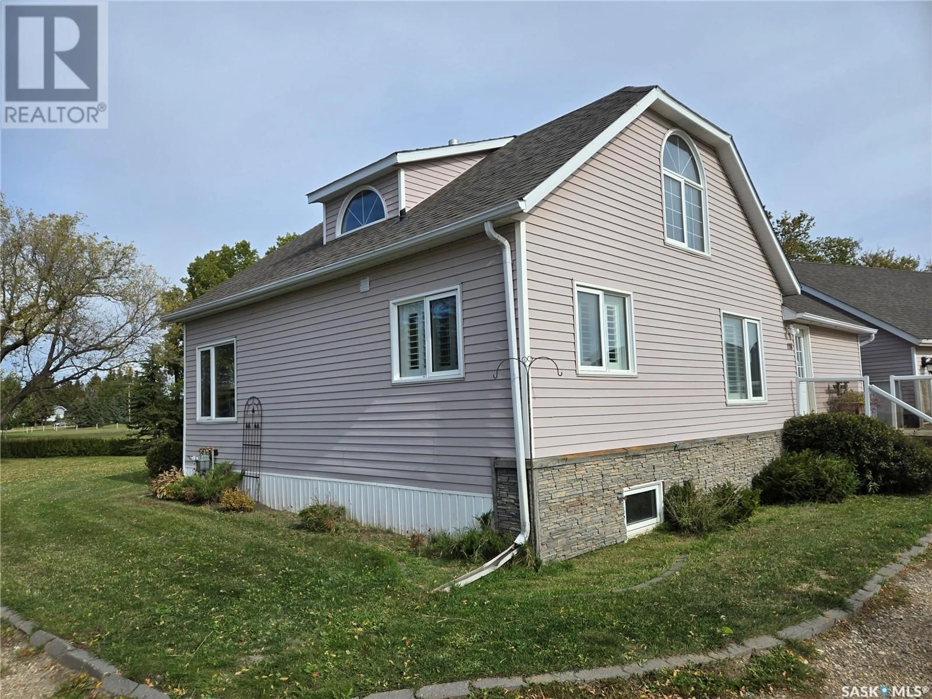 Frontside or backside of a home for 118 Railway AVENUE, Windthorst Saskatchewan S0G5G0